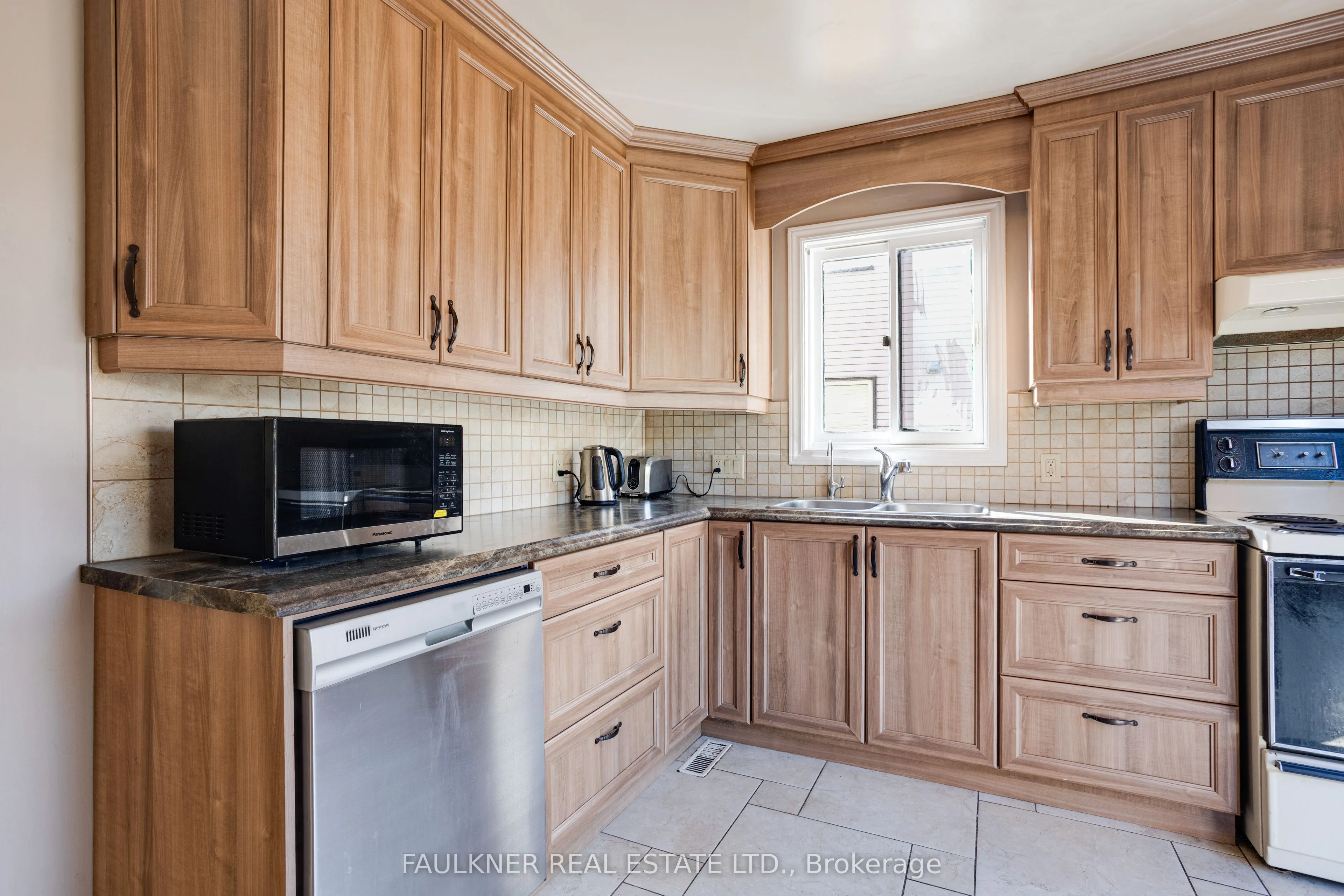 1807 Brousseau Crescent