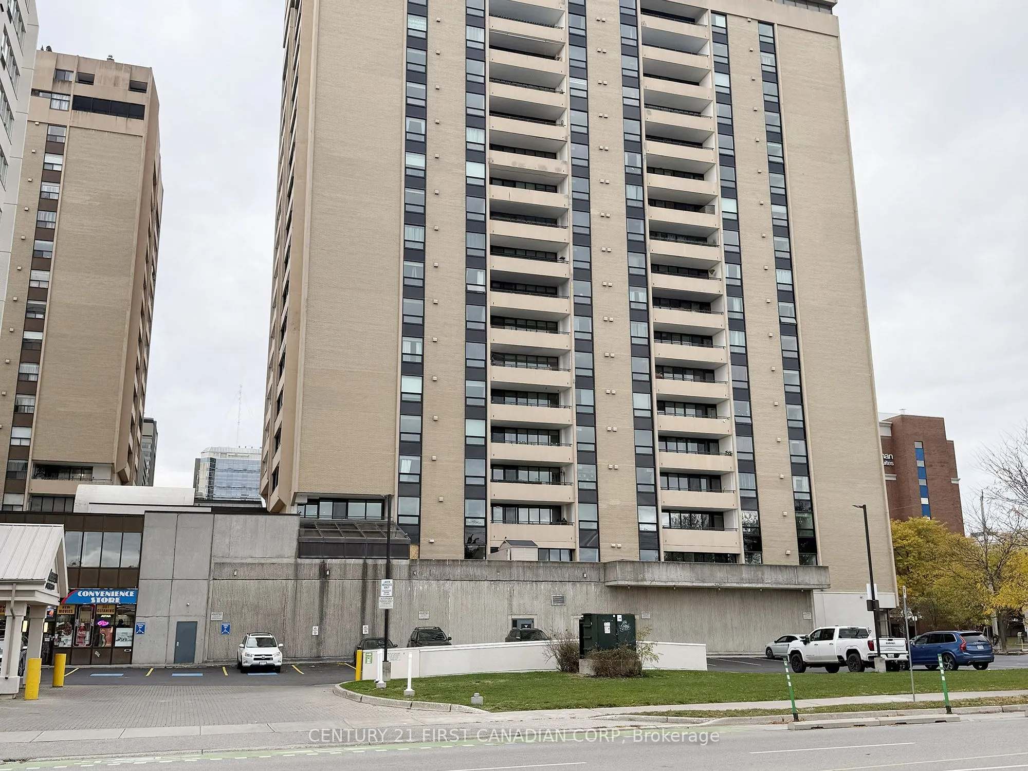 389 Dundas Street S, #2405