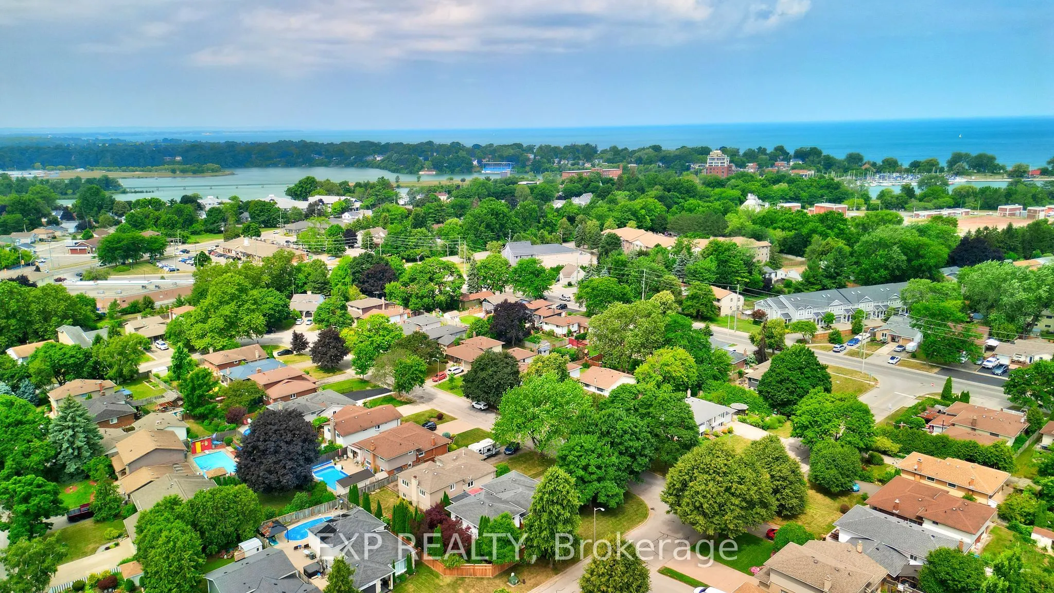 44 Royal Orchard Crescent