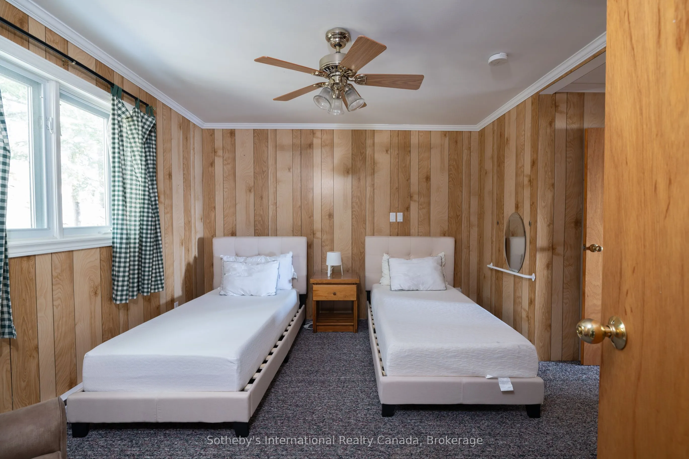 1-1076 Birch Point Road