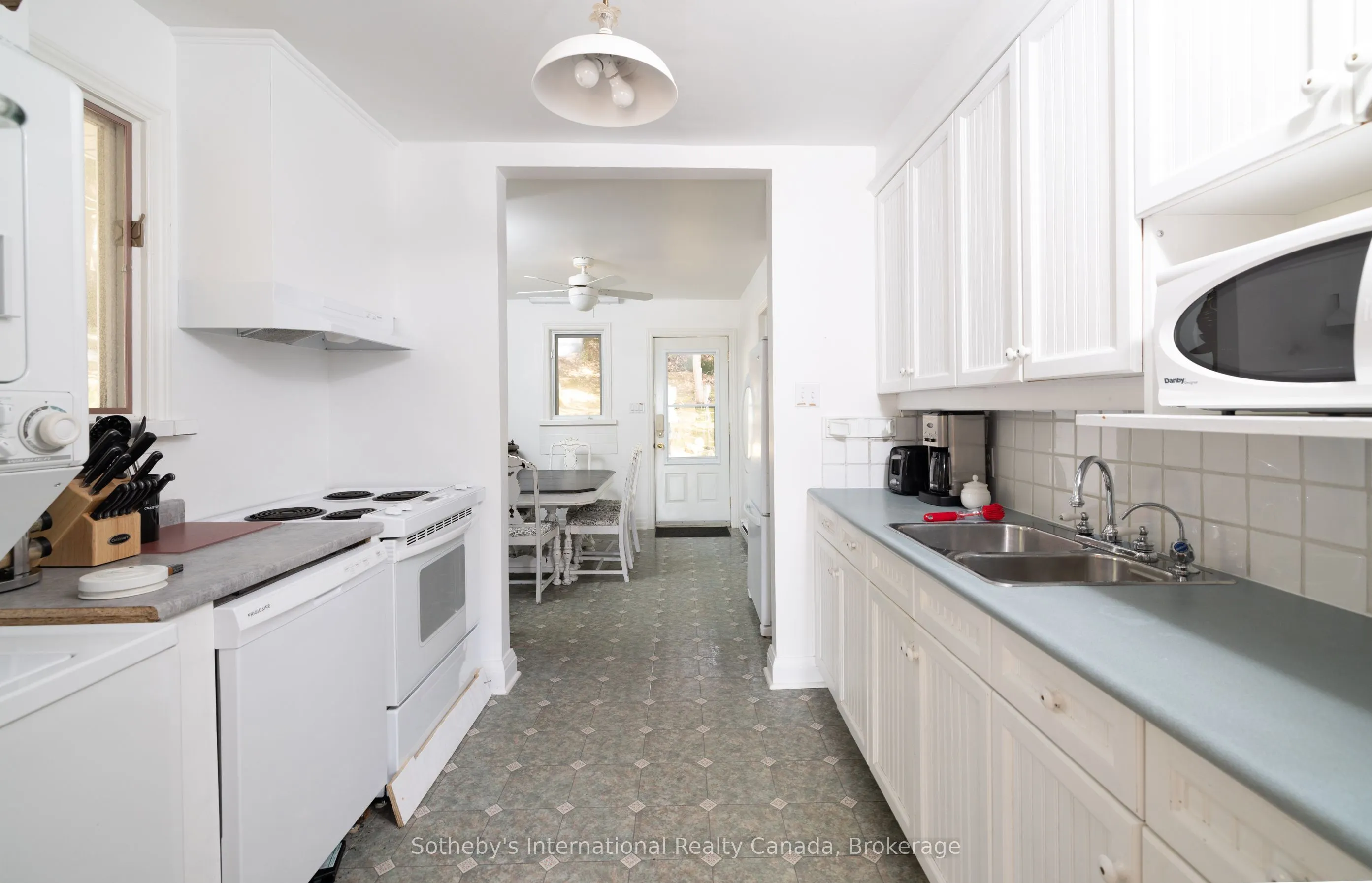 1-1076 Birch Point Road