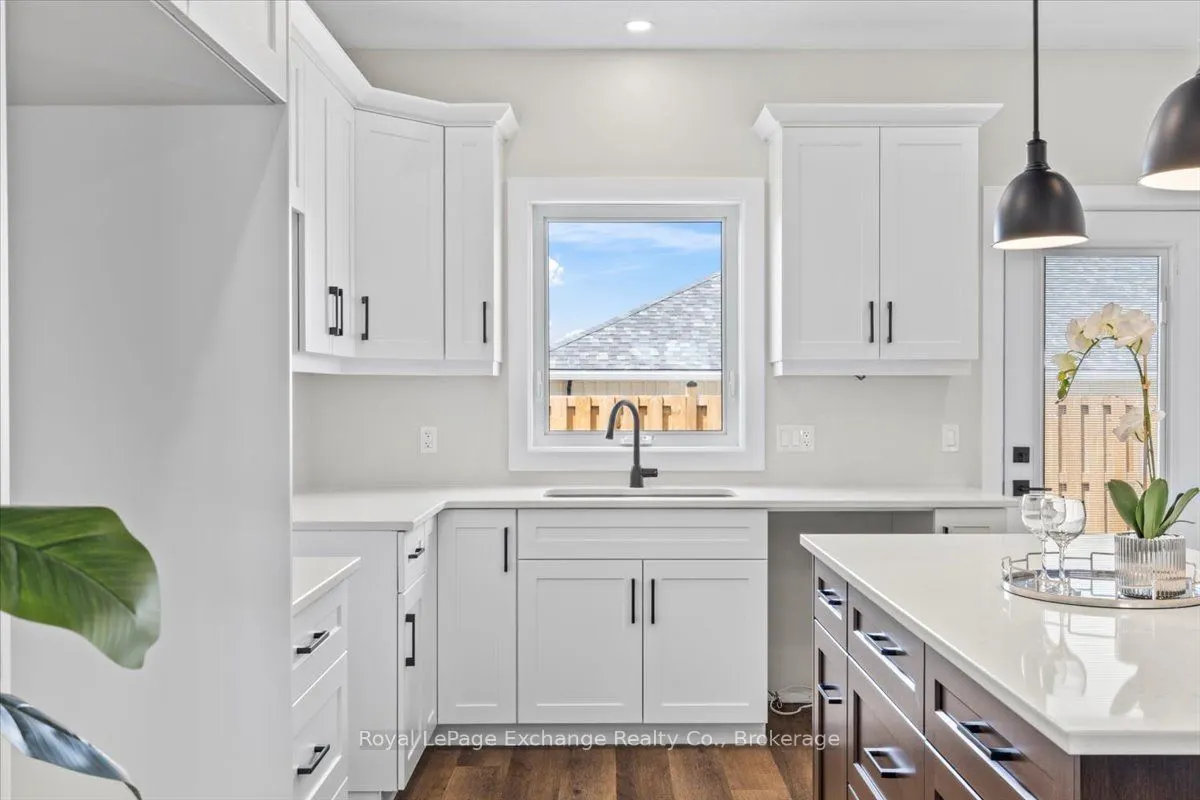 1071 Waterloo Street N, #50