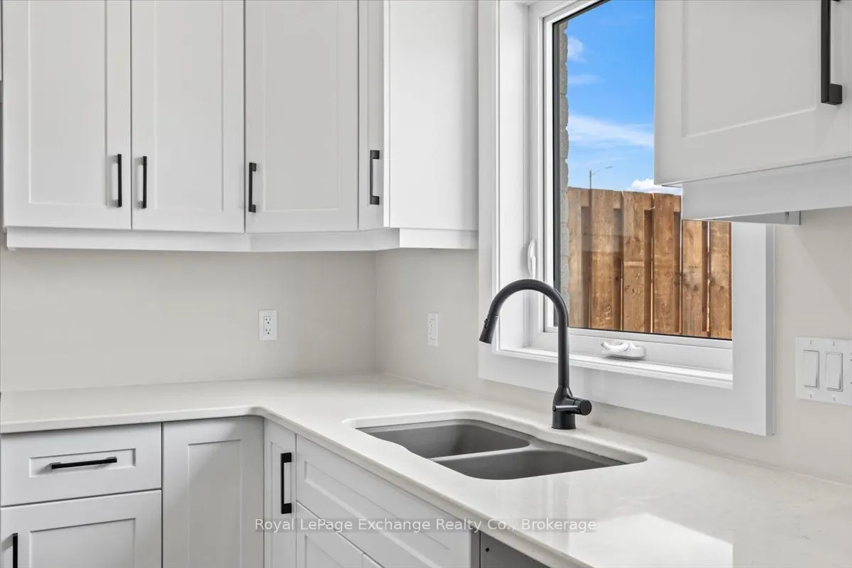 1071 Waterloo Street N, #50