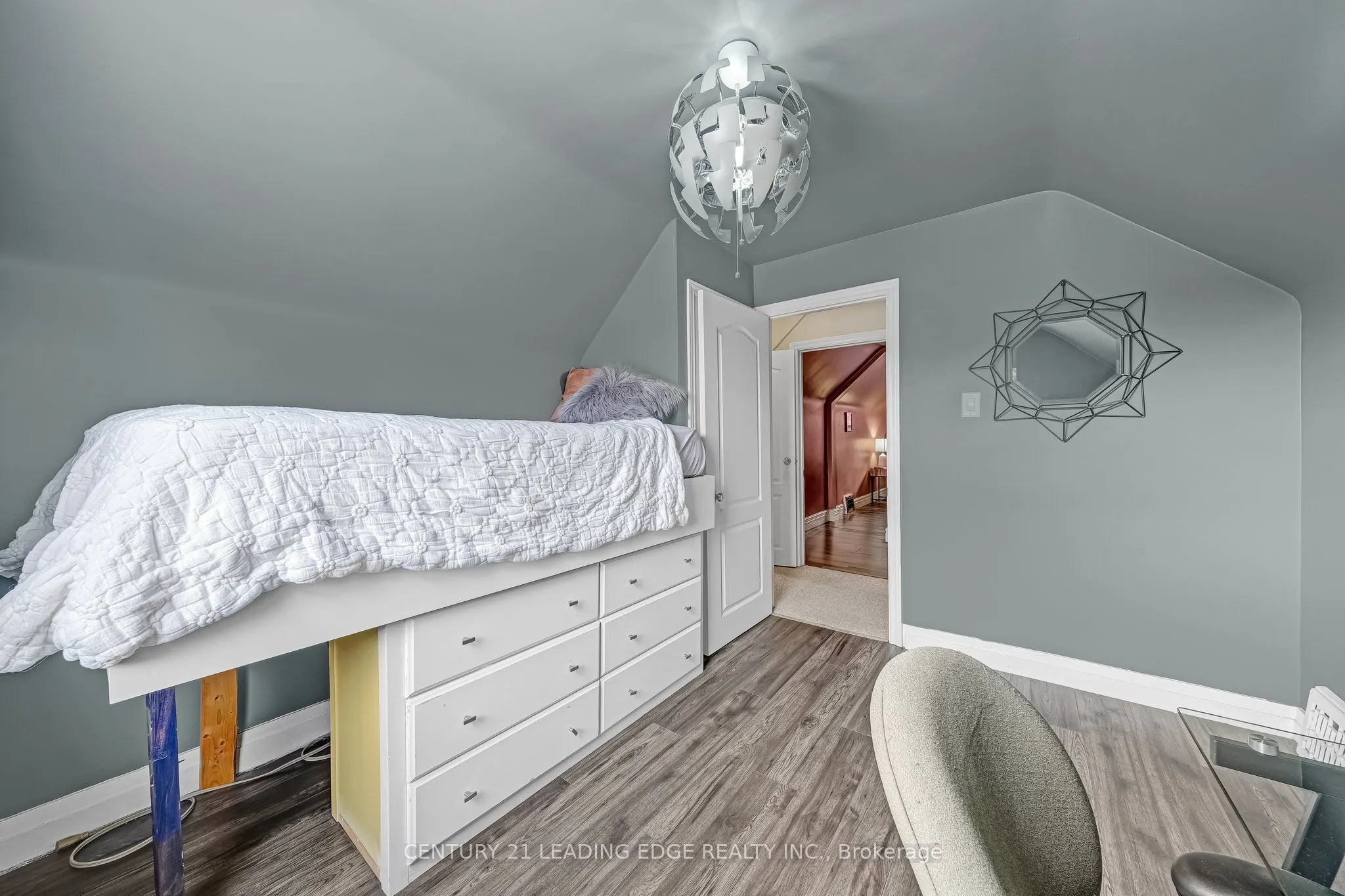 215 Wexford Avenue S