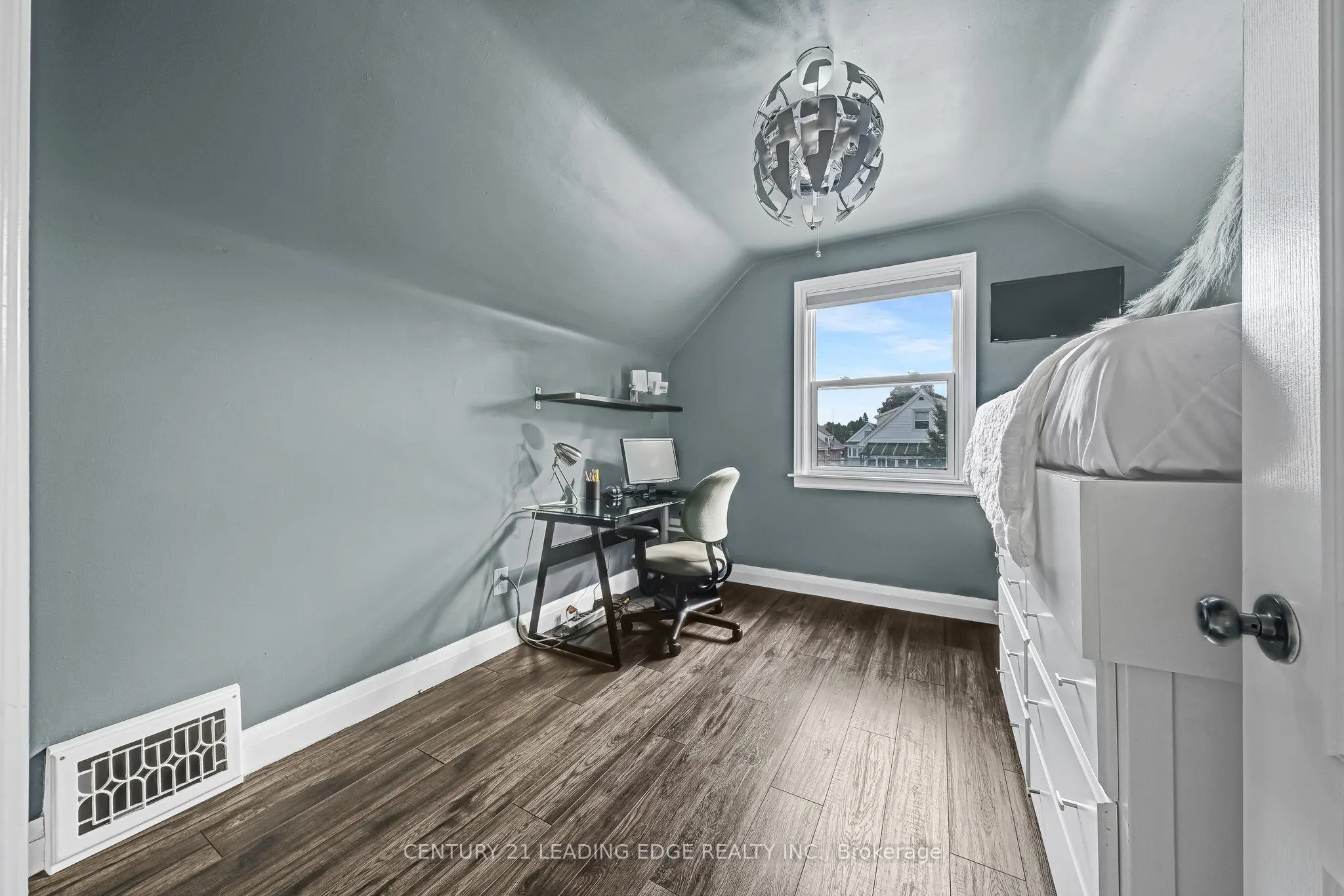 215 Wexford Avenue S