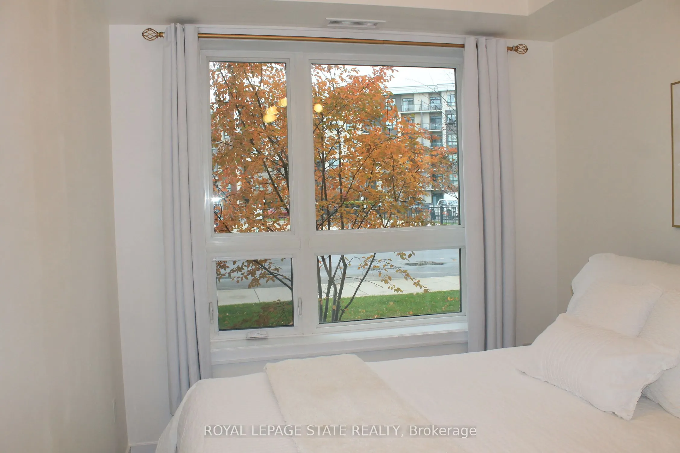 101 Shoreview Place, #123