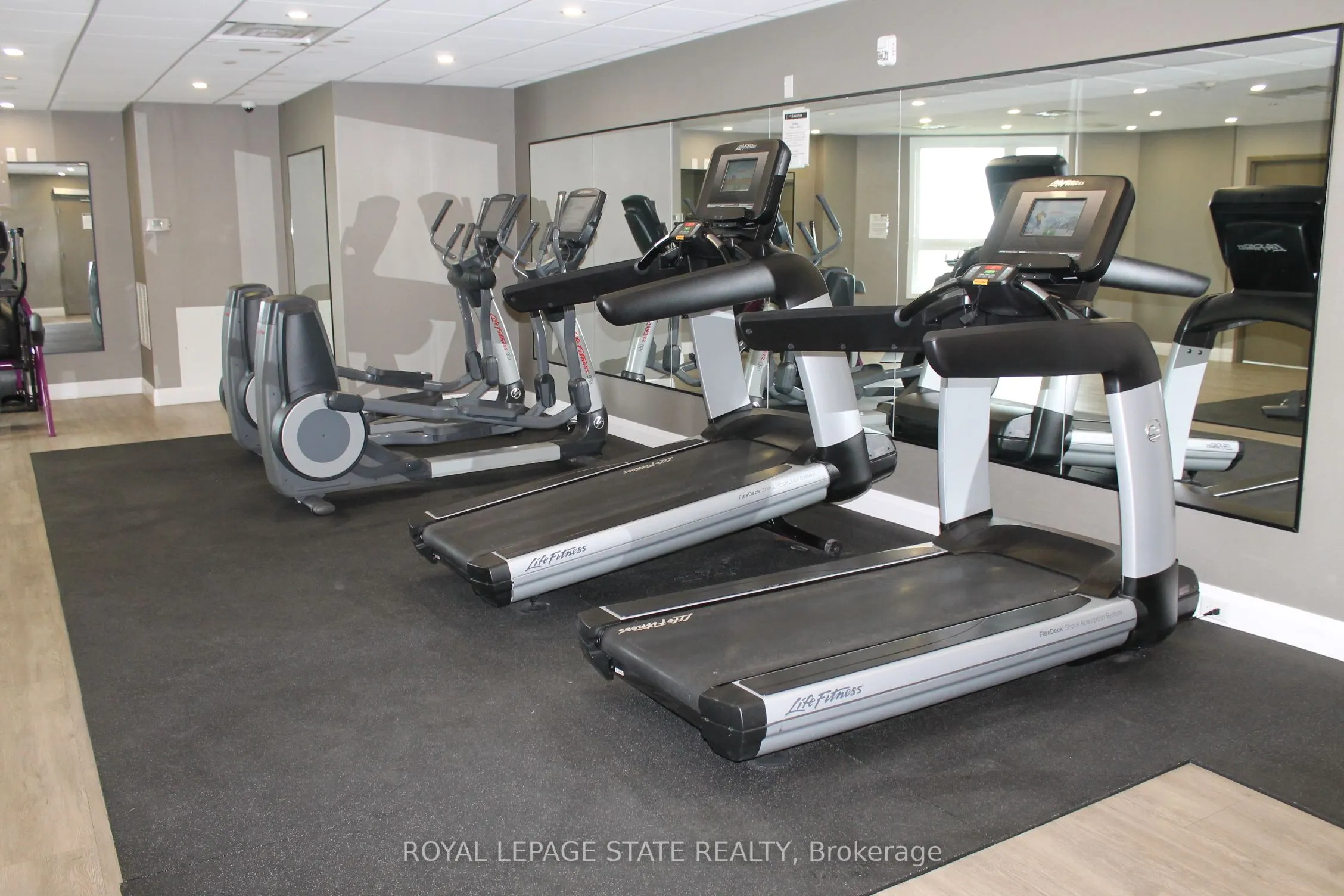 101 Shoreview Place, #123