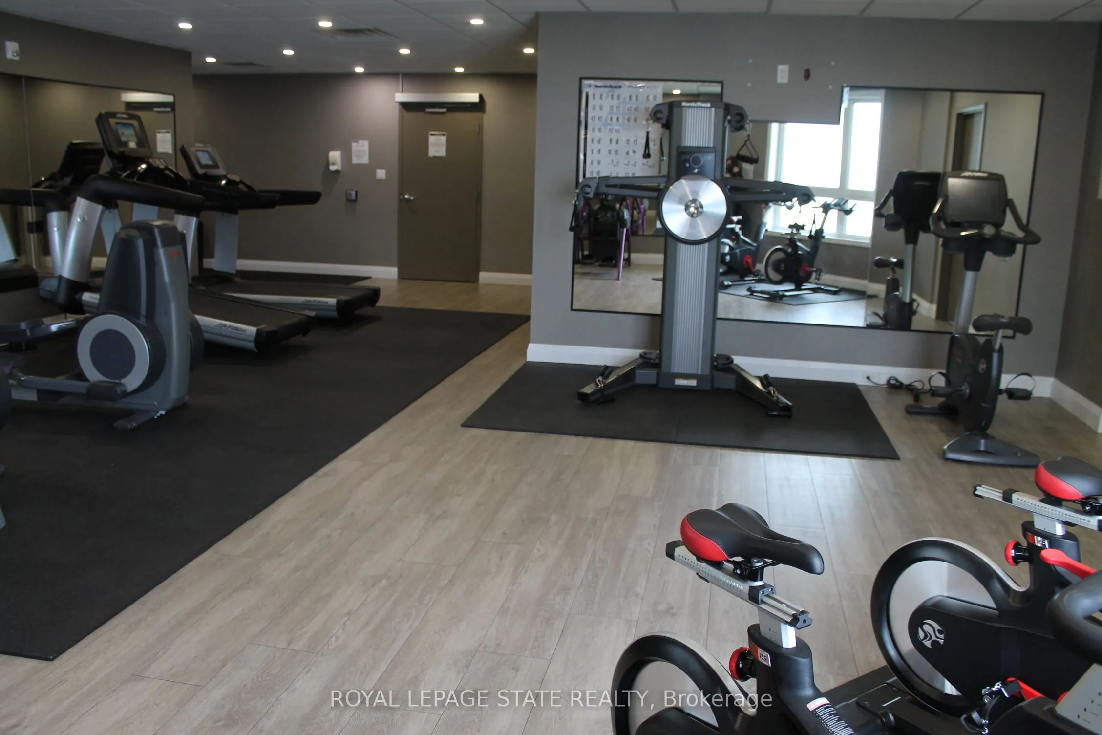 101 Shoreview Place, #123