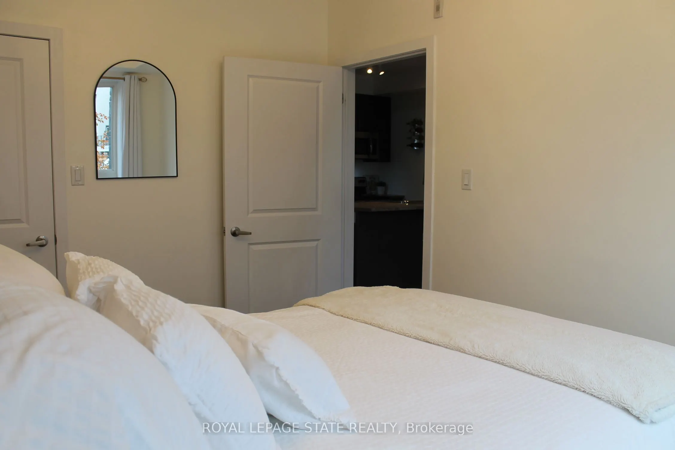 101 Shoreview Place, #123