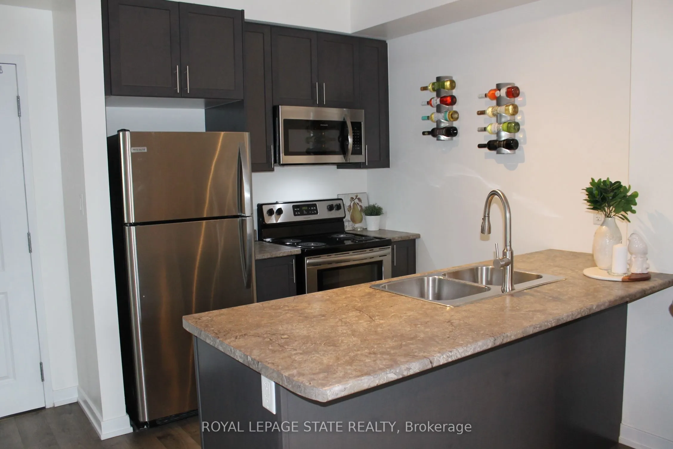 101 Shoreview Place, #123