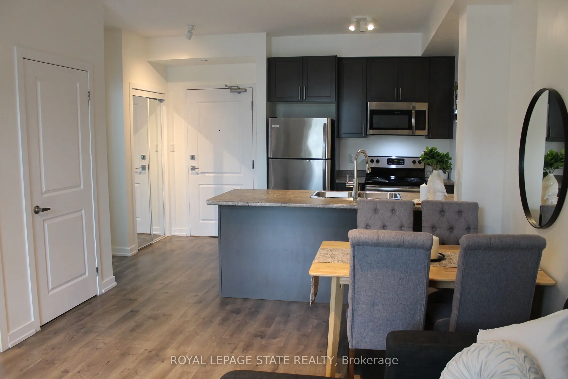 101 Shoreview Place, #123