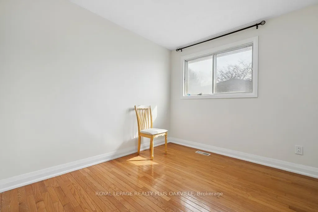 354 Barton Street E, #Upper