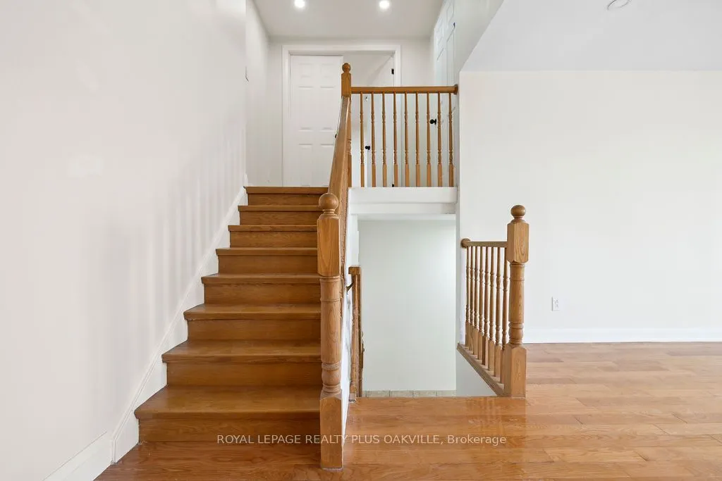 354 Barton Street E, #Upper