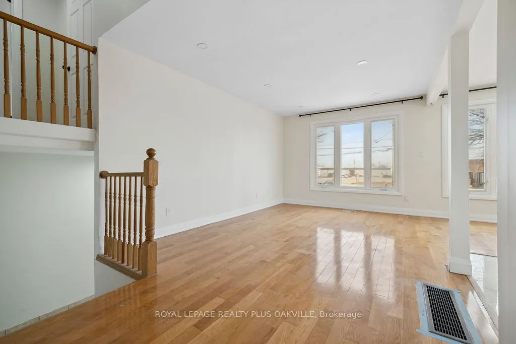 354 Barton Street E, #Upper