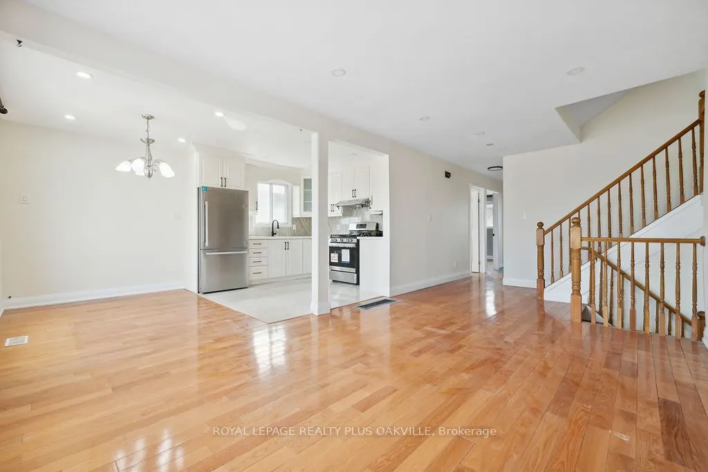 354 Barton Street E, #Upper