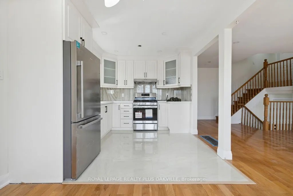 354 Barton Street E, #Upper