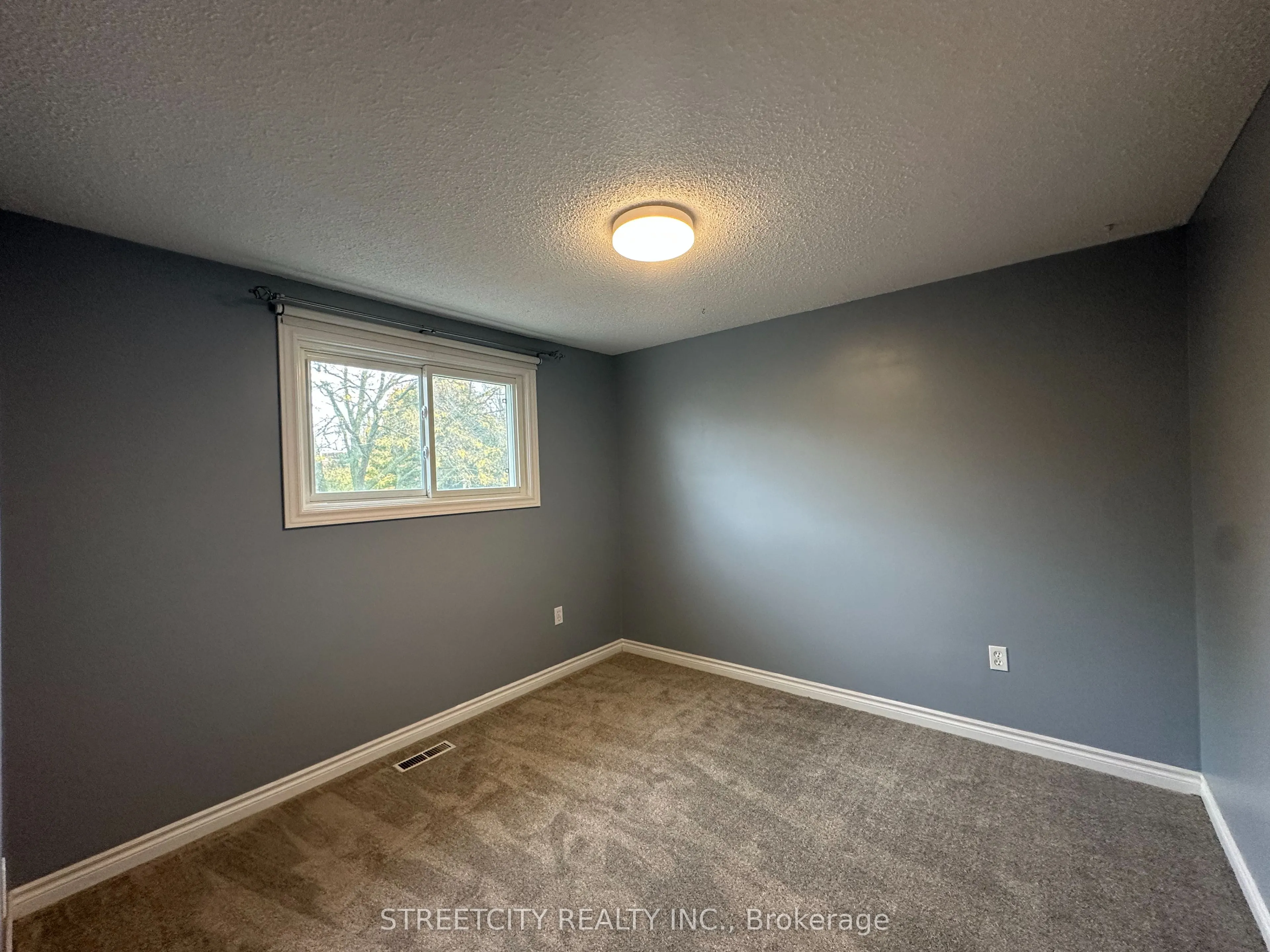 21 Beechbank Crescent