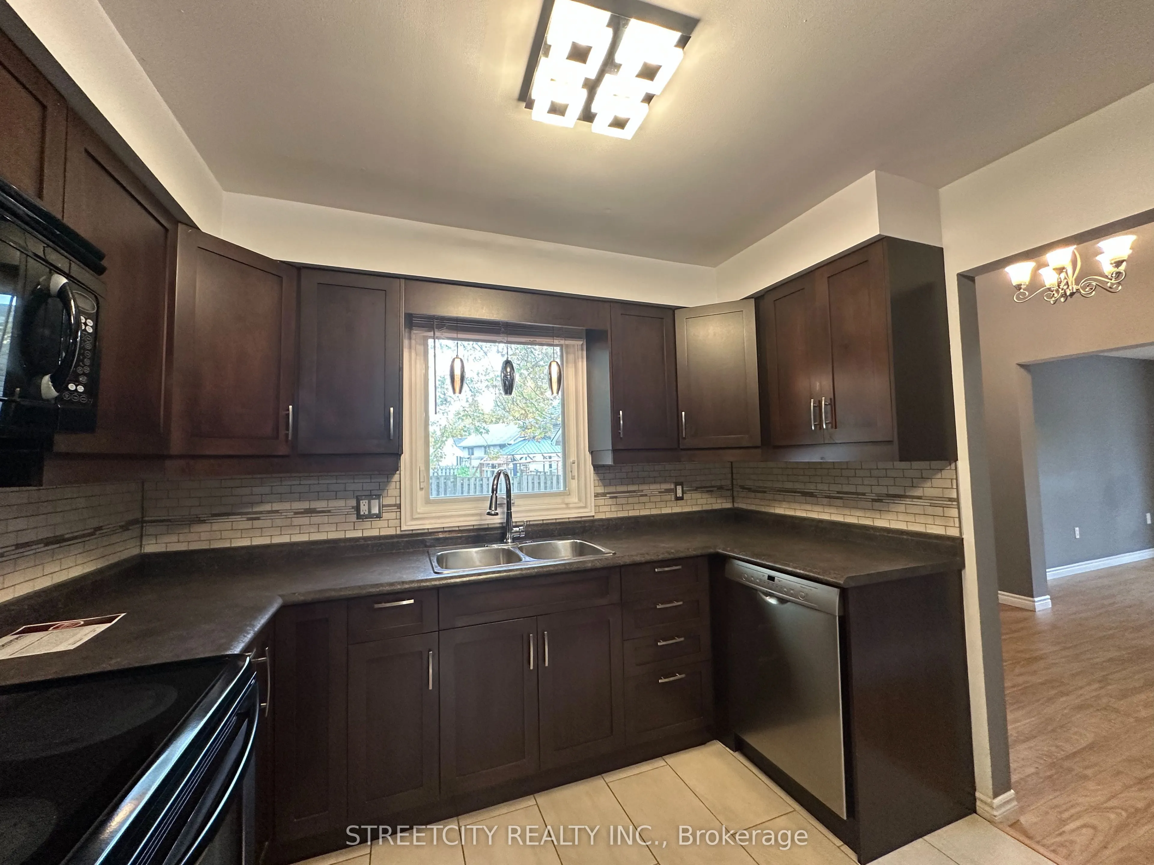 21 Beechbank Crescent