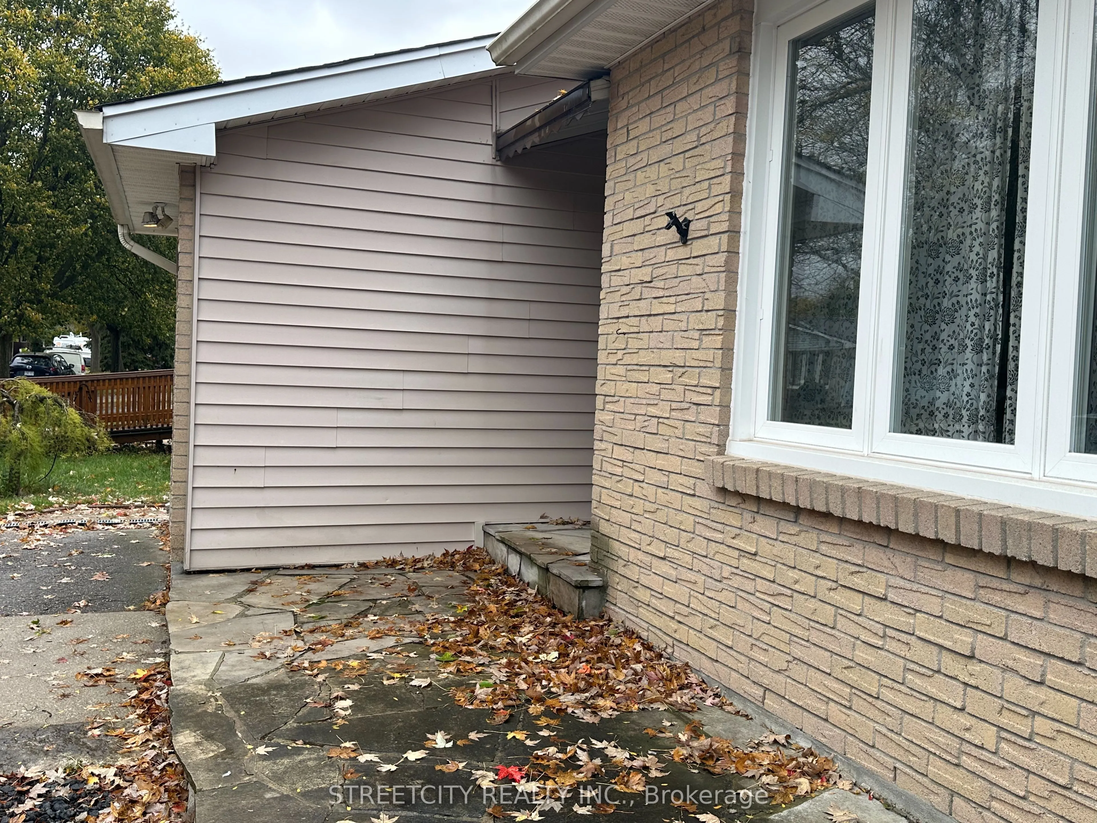 21 Beechbank Crescent