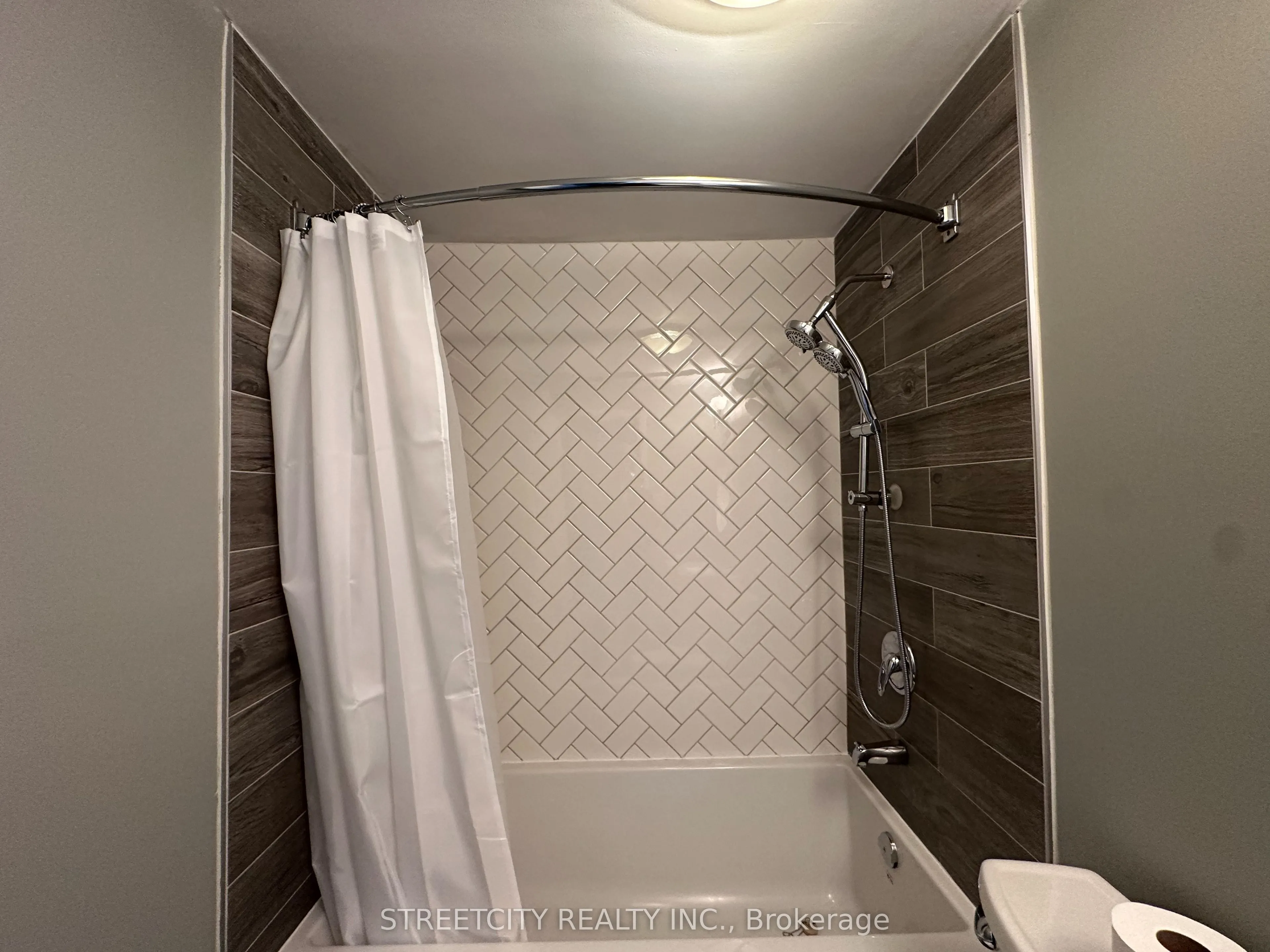 21 Beechbank Crescent