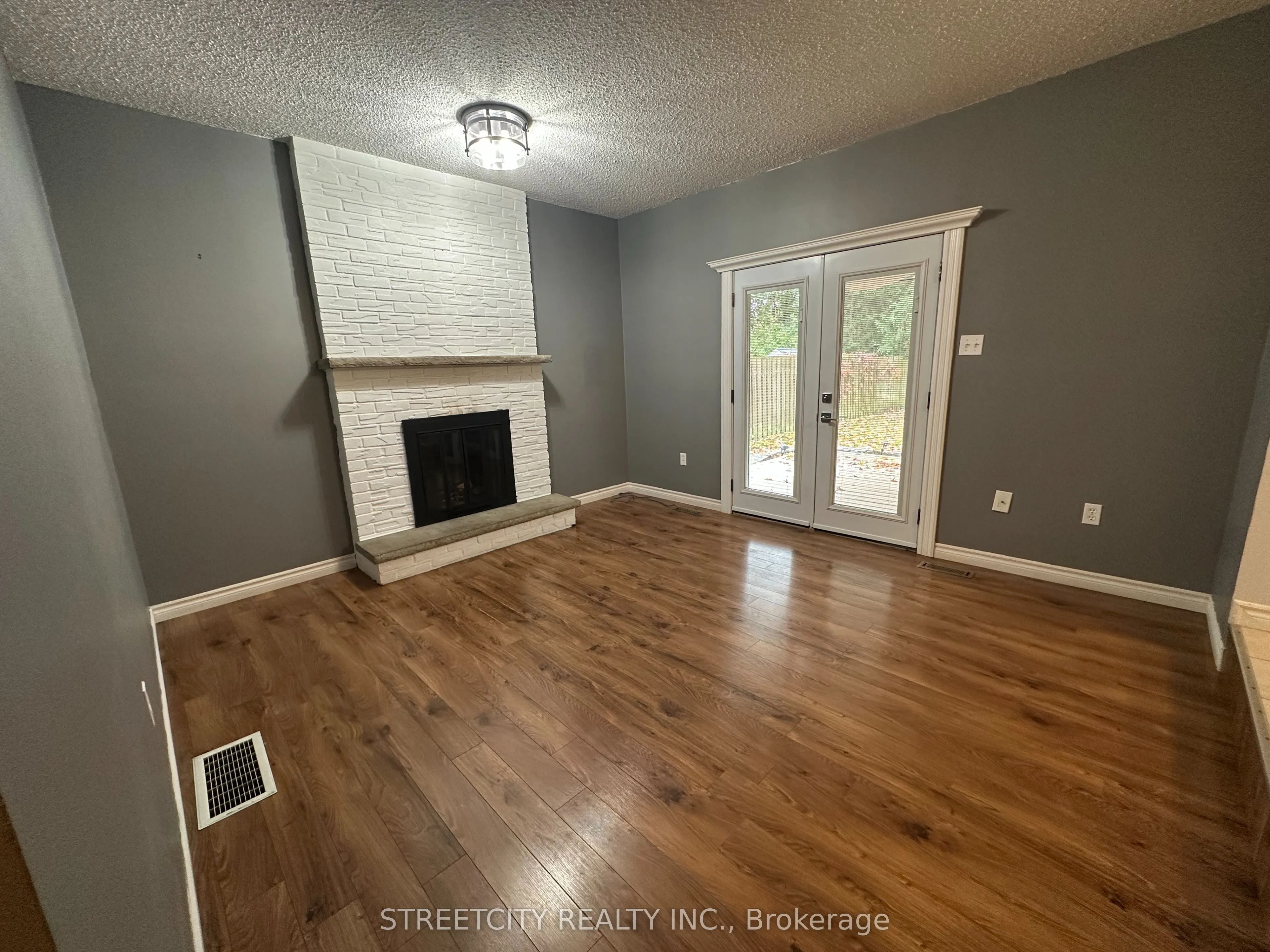 21 Beechbank Crescent