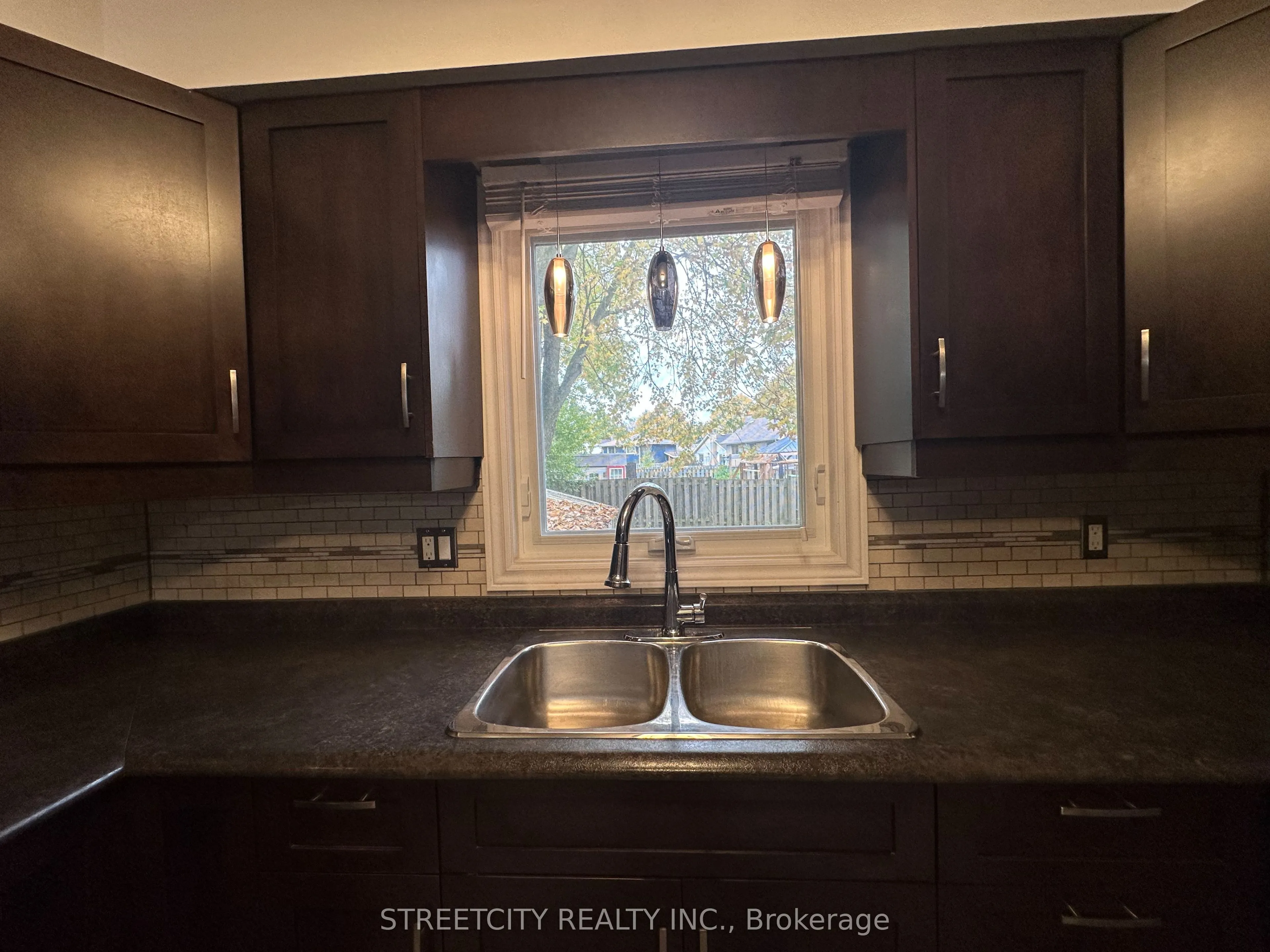 21 Beechbank Crescent