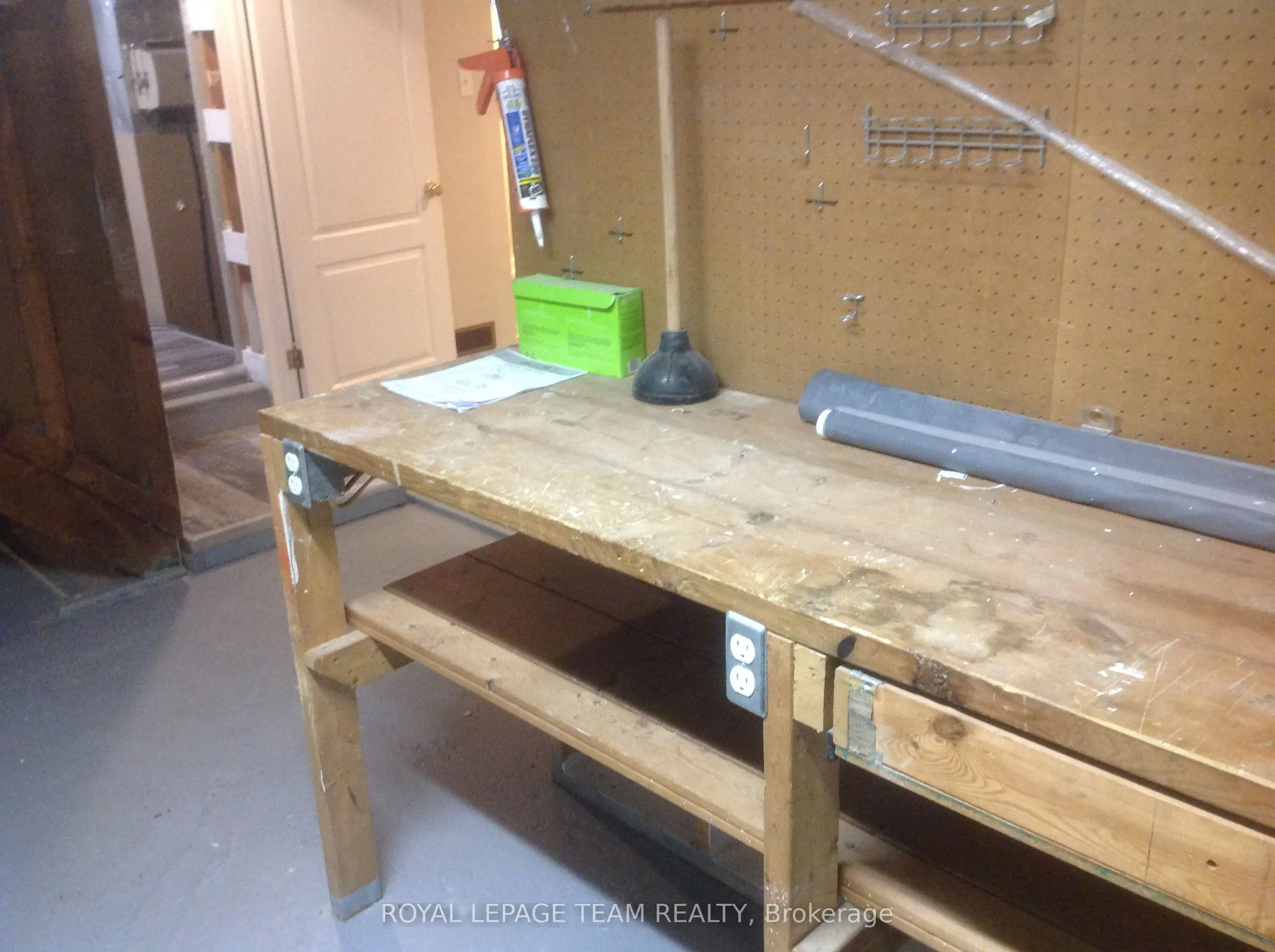 614 CHURCHILL Avenue