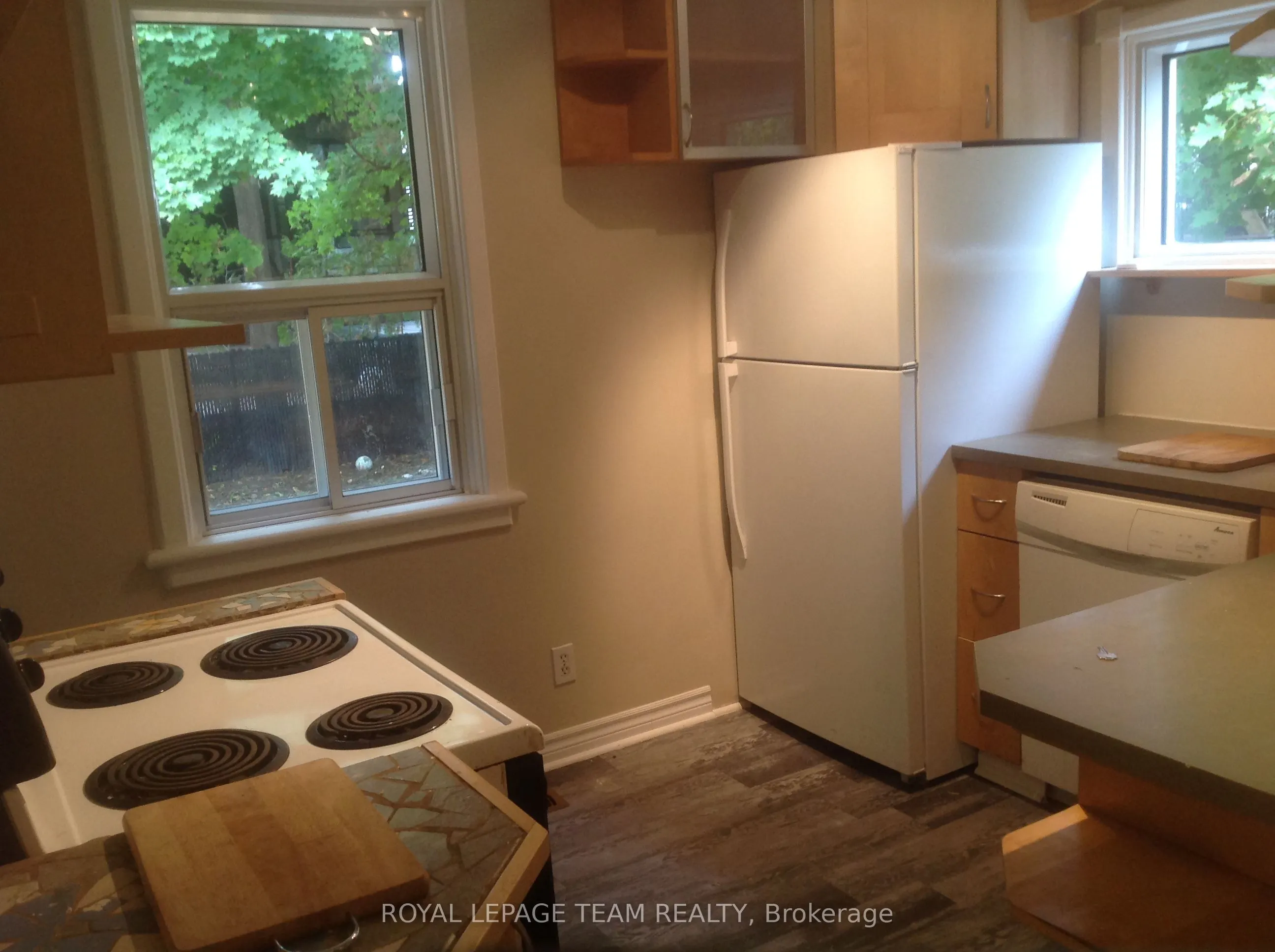 614 CHURCHILL Avenue