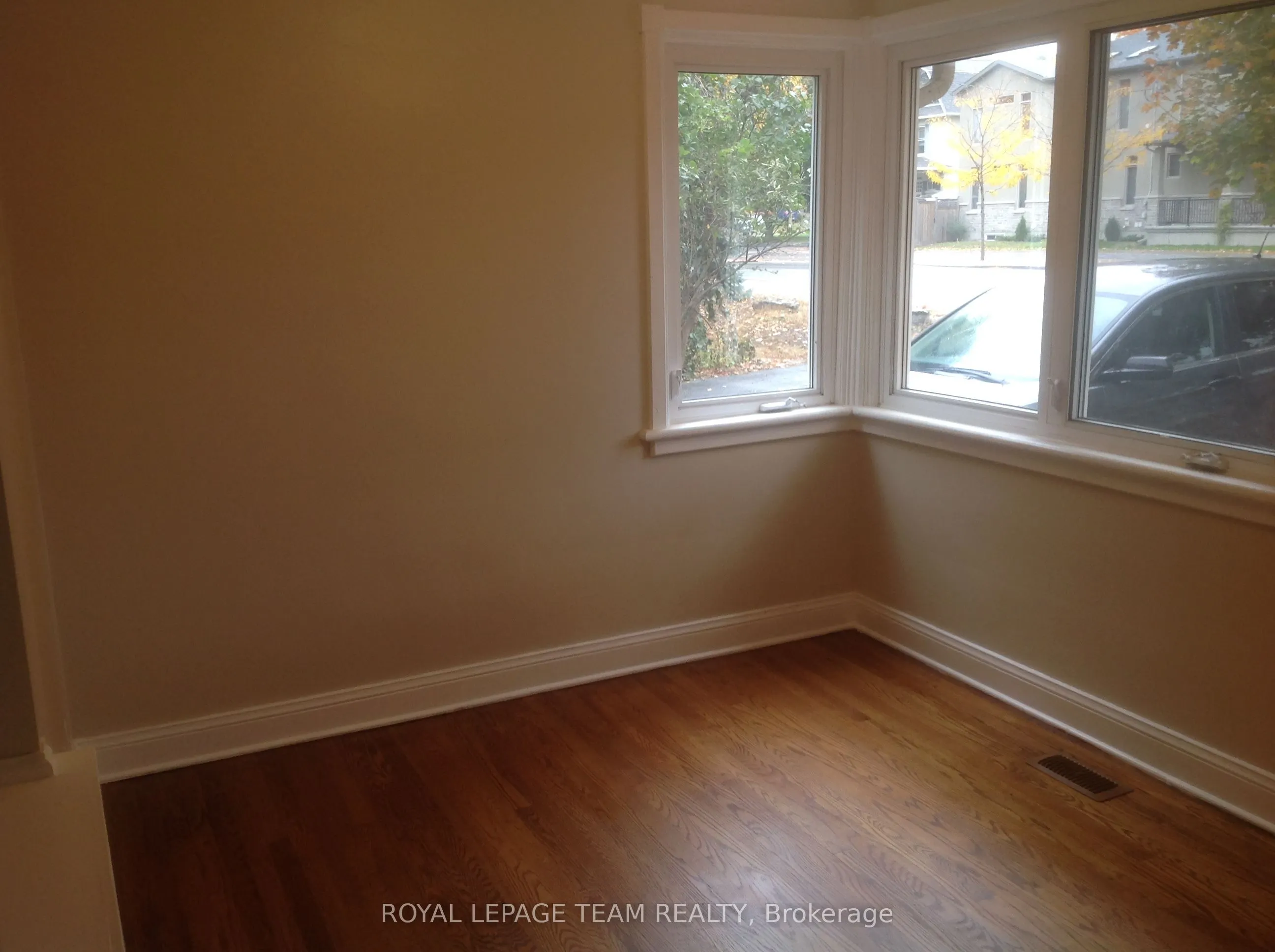 614 CHURCHILL Avenue