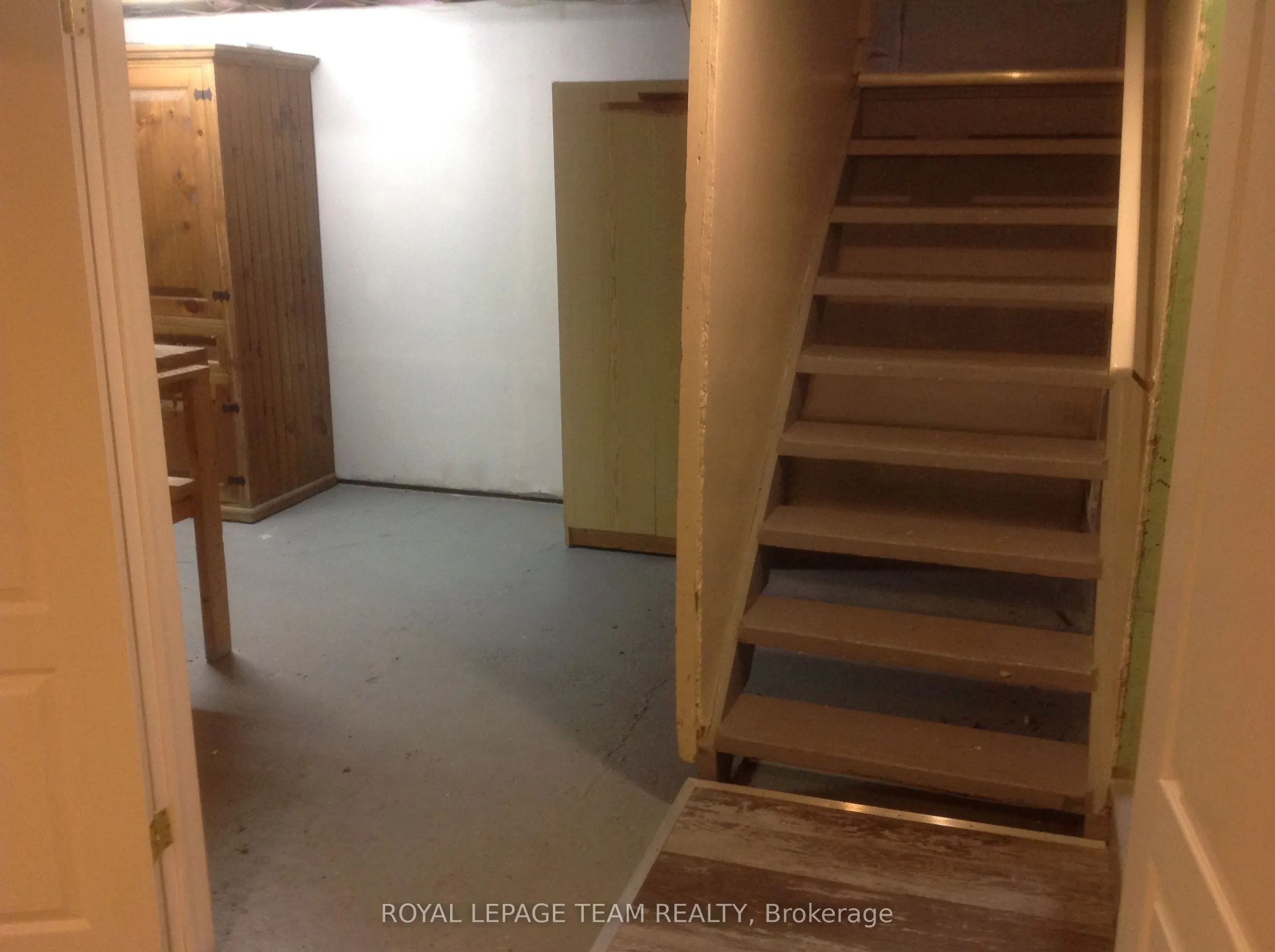 614 CHURCHILL Avenue