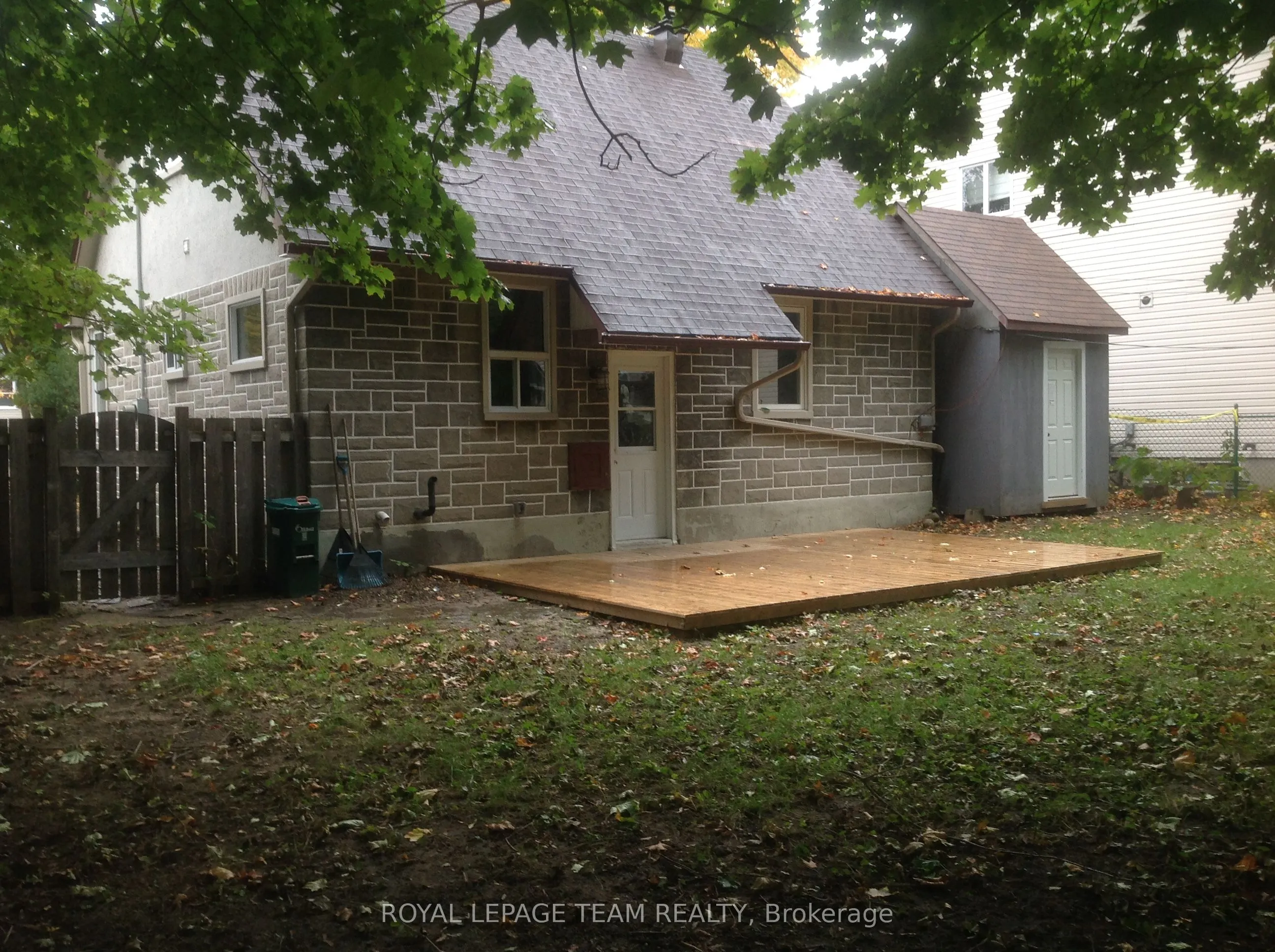 614 CHURCHILL Avenue