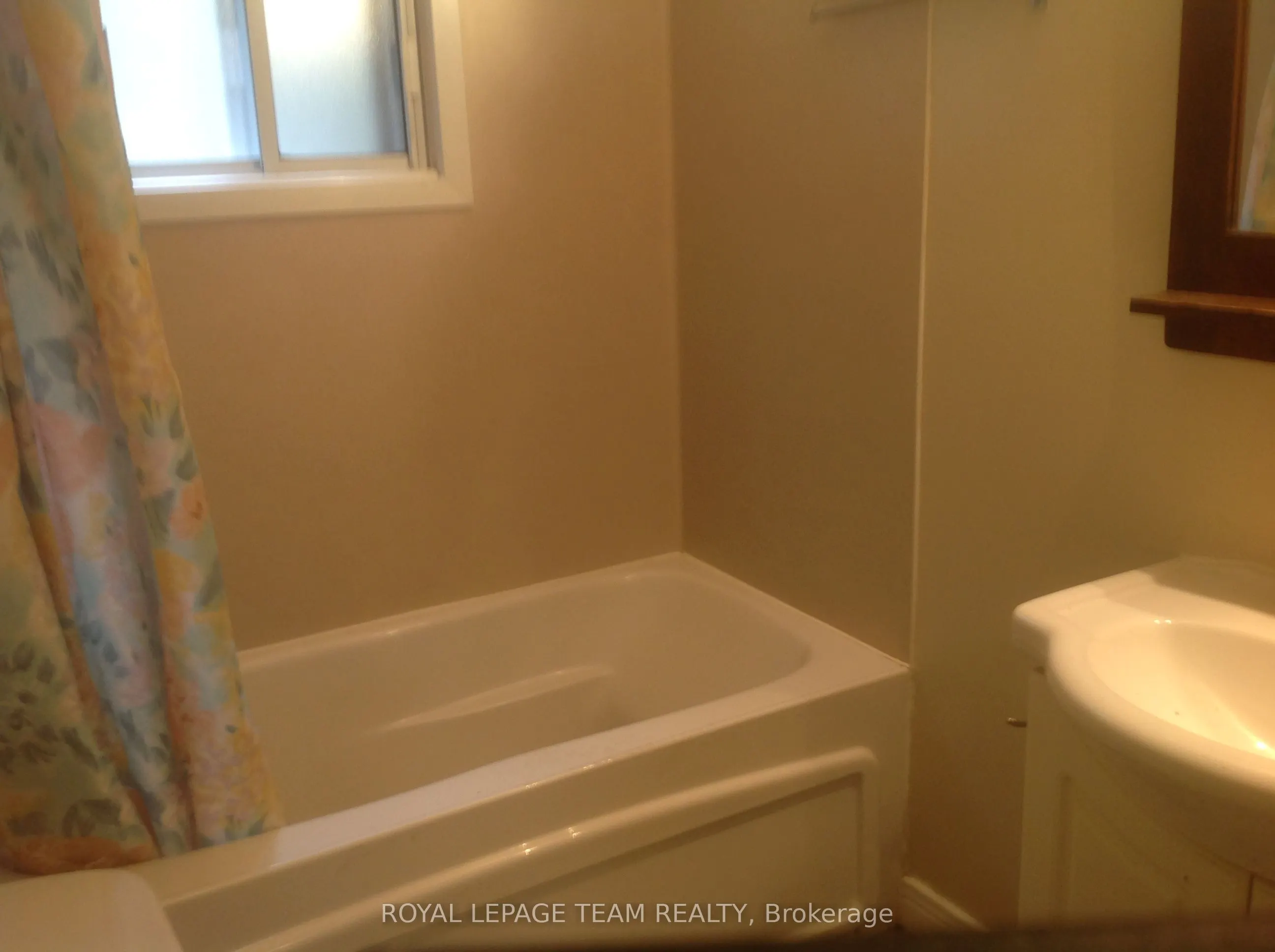 614 CHURCHILL Avenue