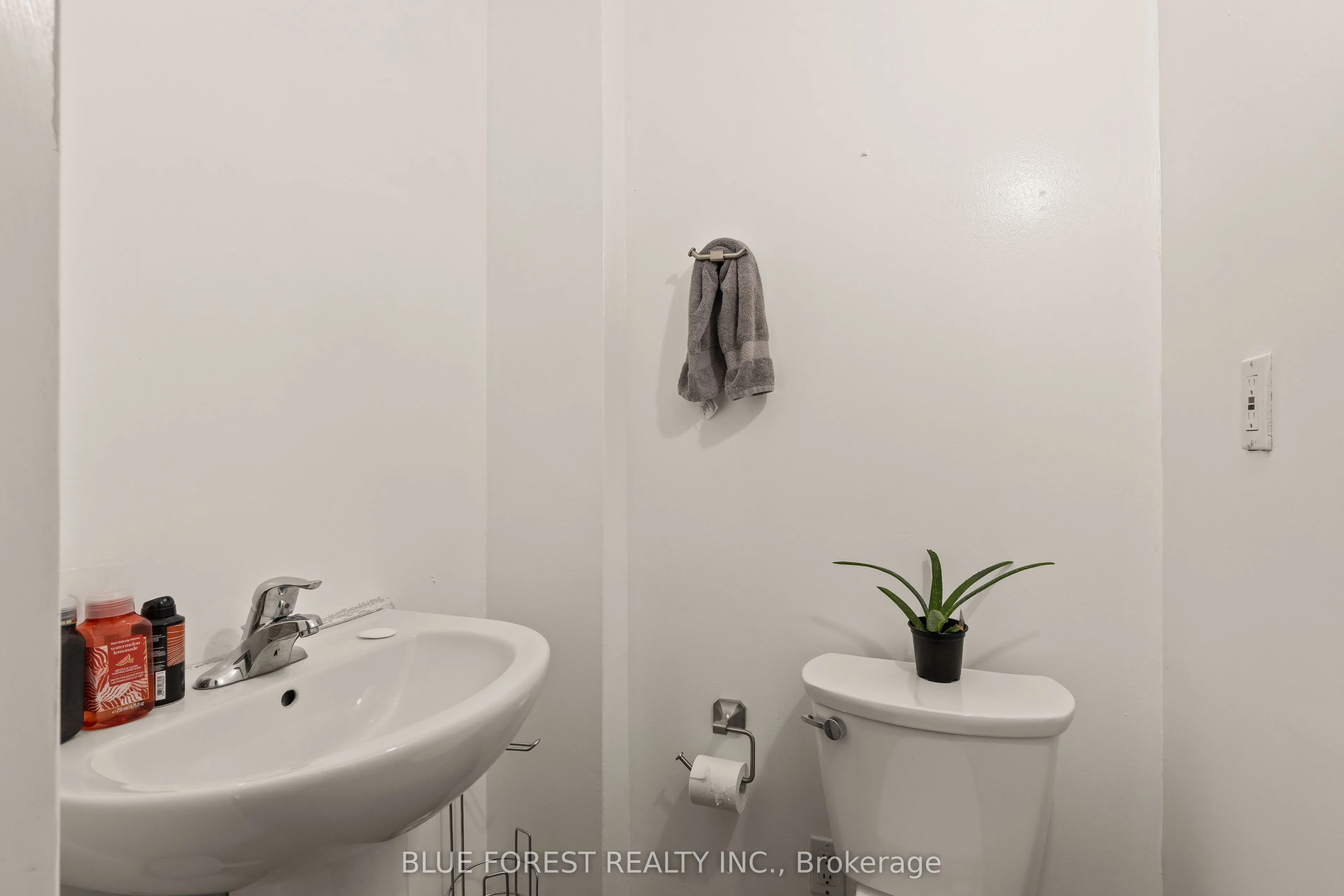 63 Arbour Glen Crescent, #11