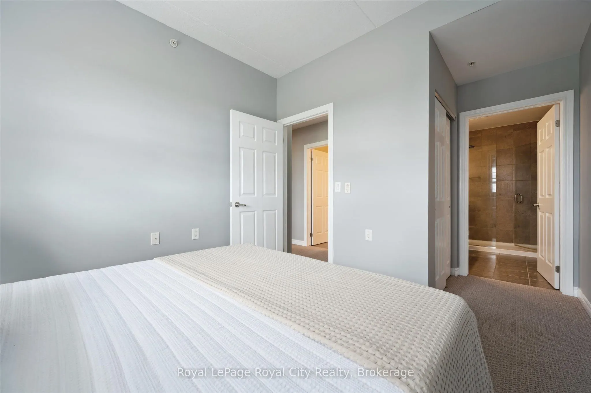 2 Colonial Drive, #207