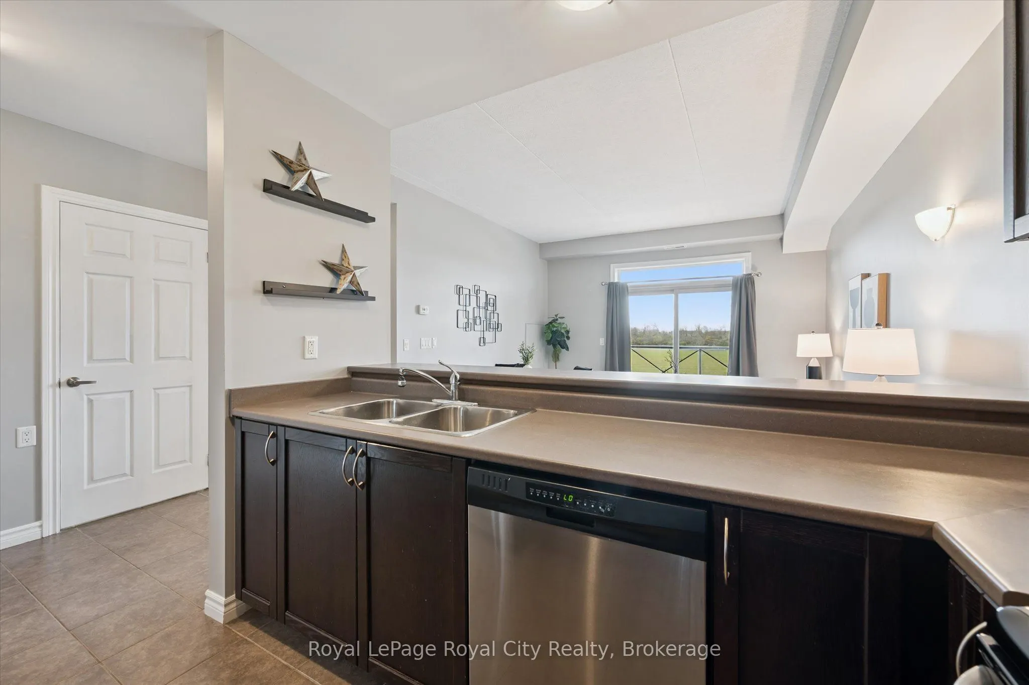 2 Colonial Drive, #207