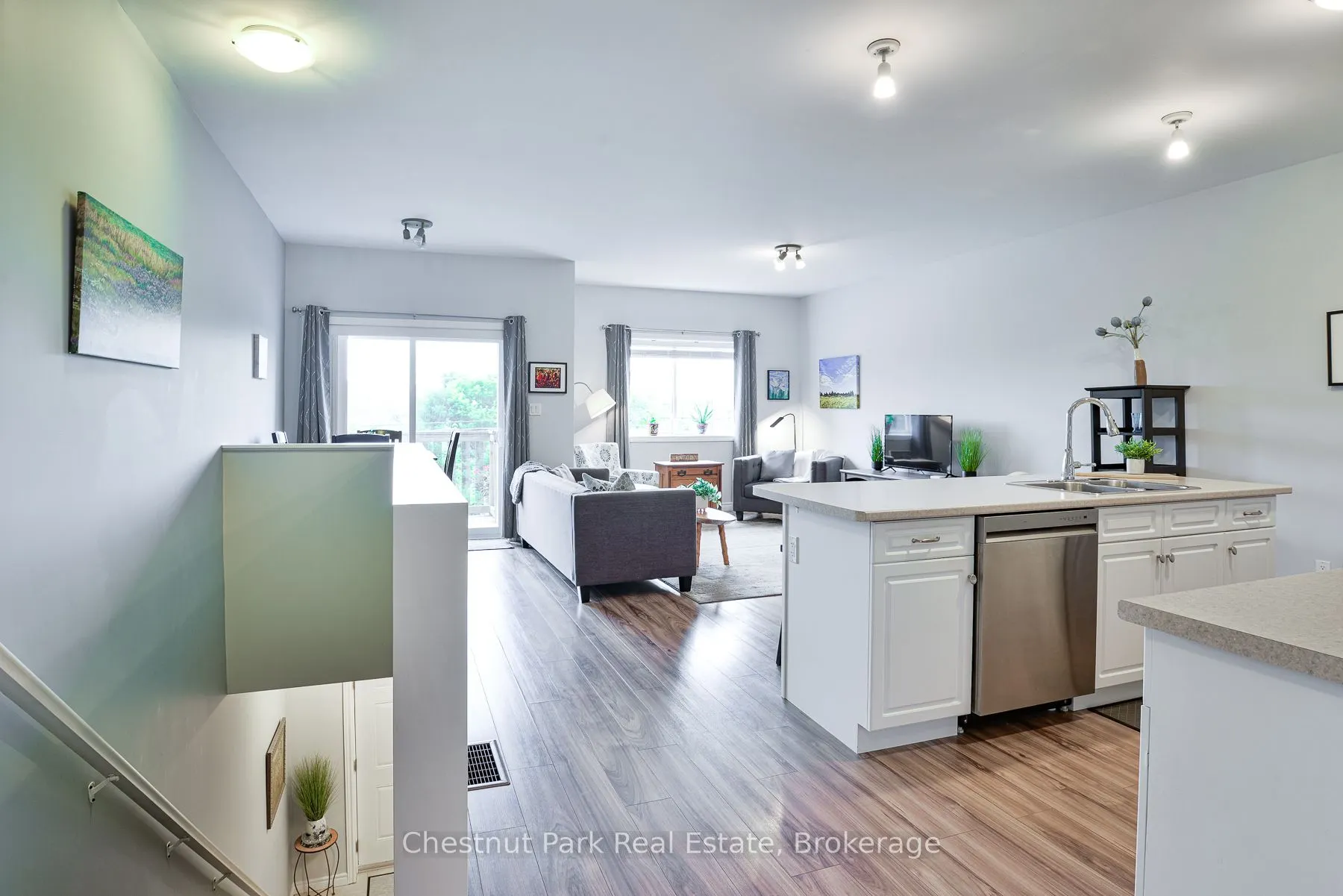 99 Main Street W, #5