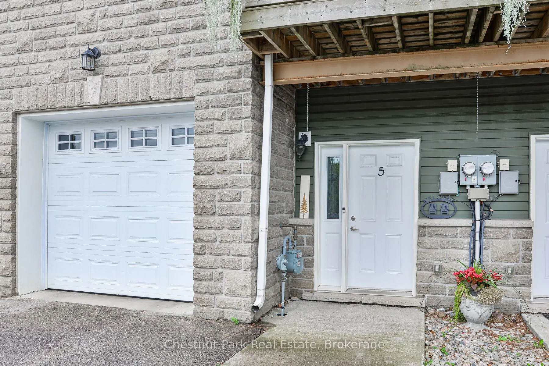 99 Main Street W, #5