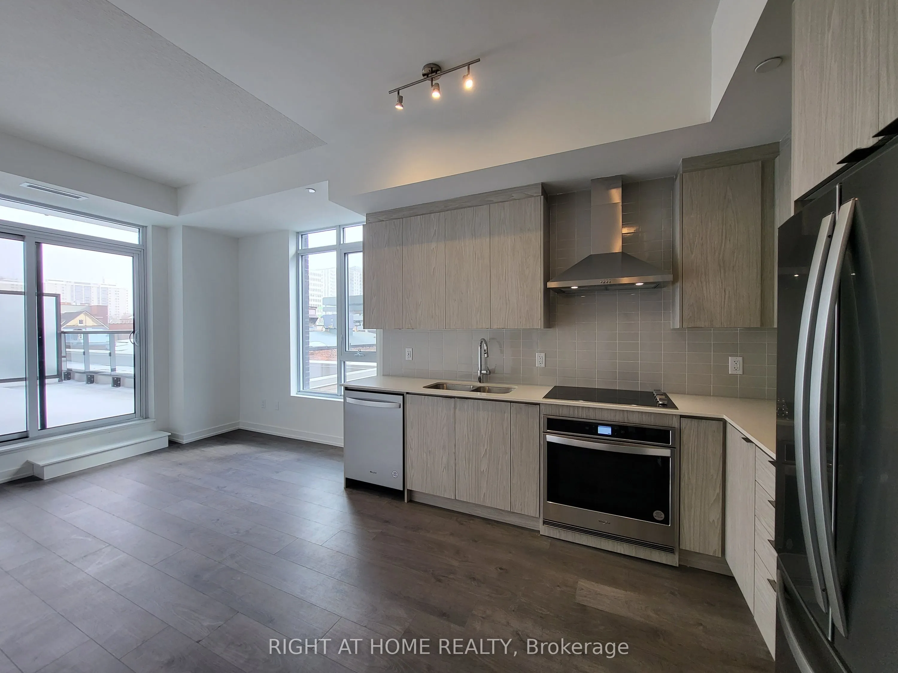 55 Duke Street W, #218