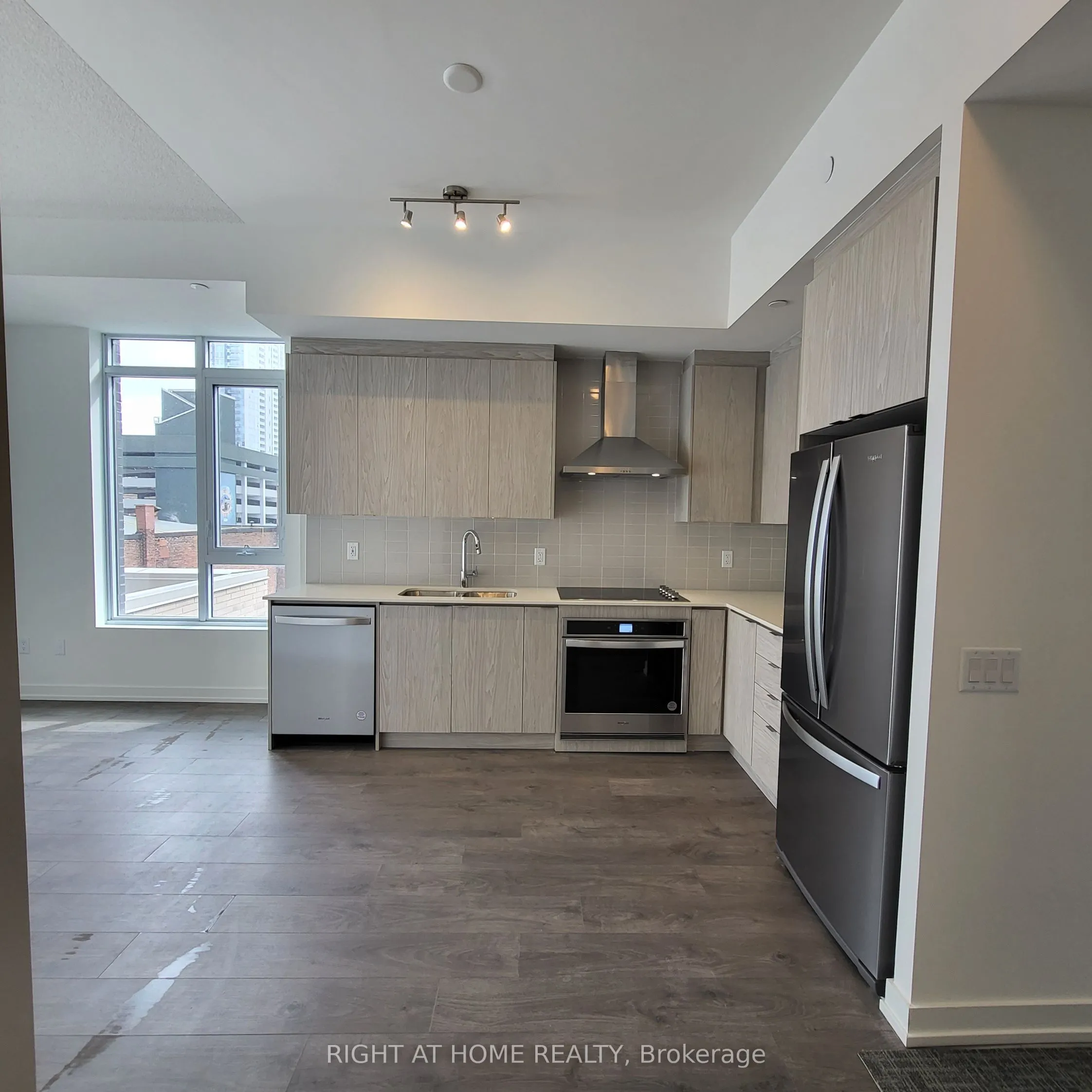 55 Duke Street W, #218