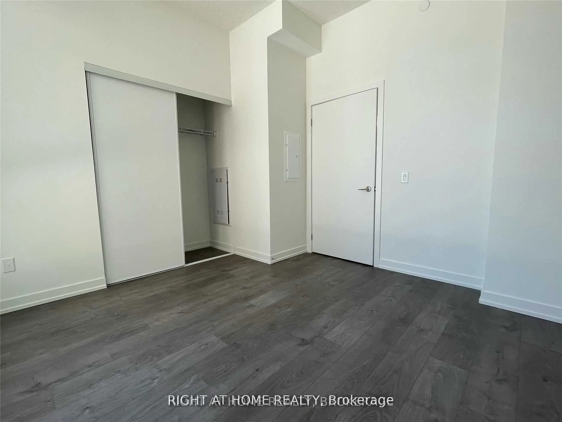 55 Duke Street W, #218