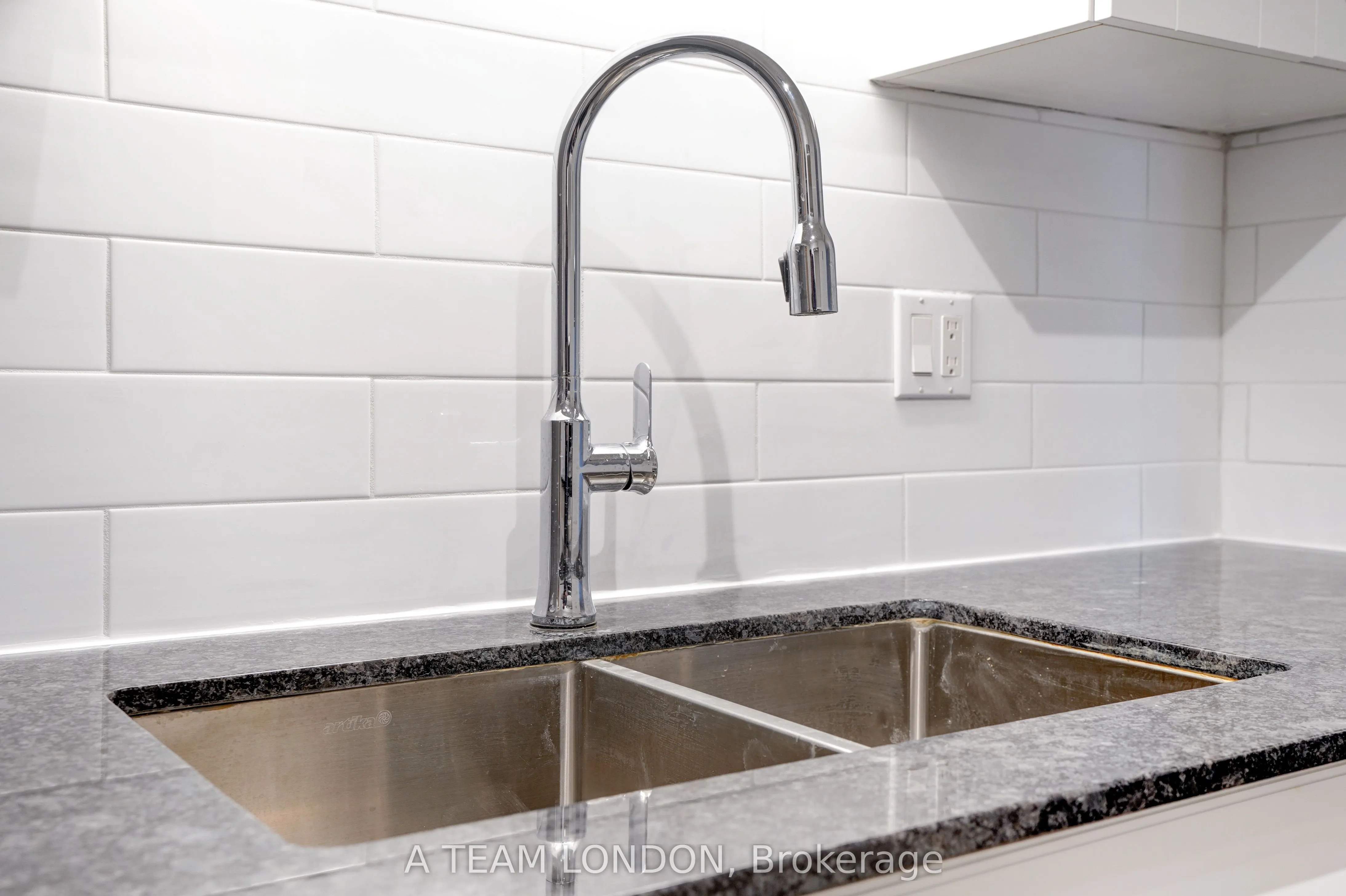 155 Kent Street, #407