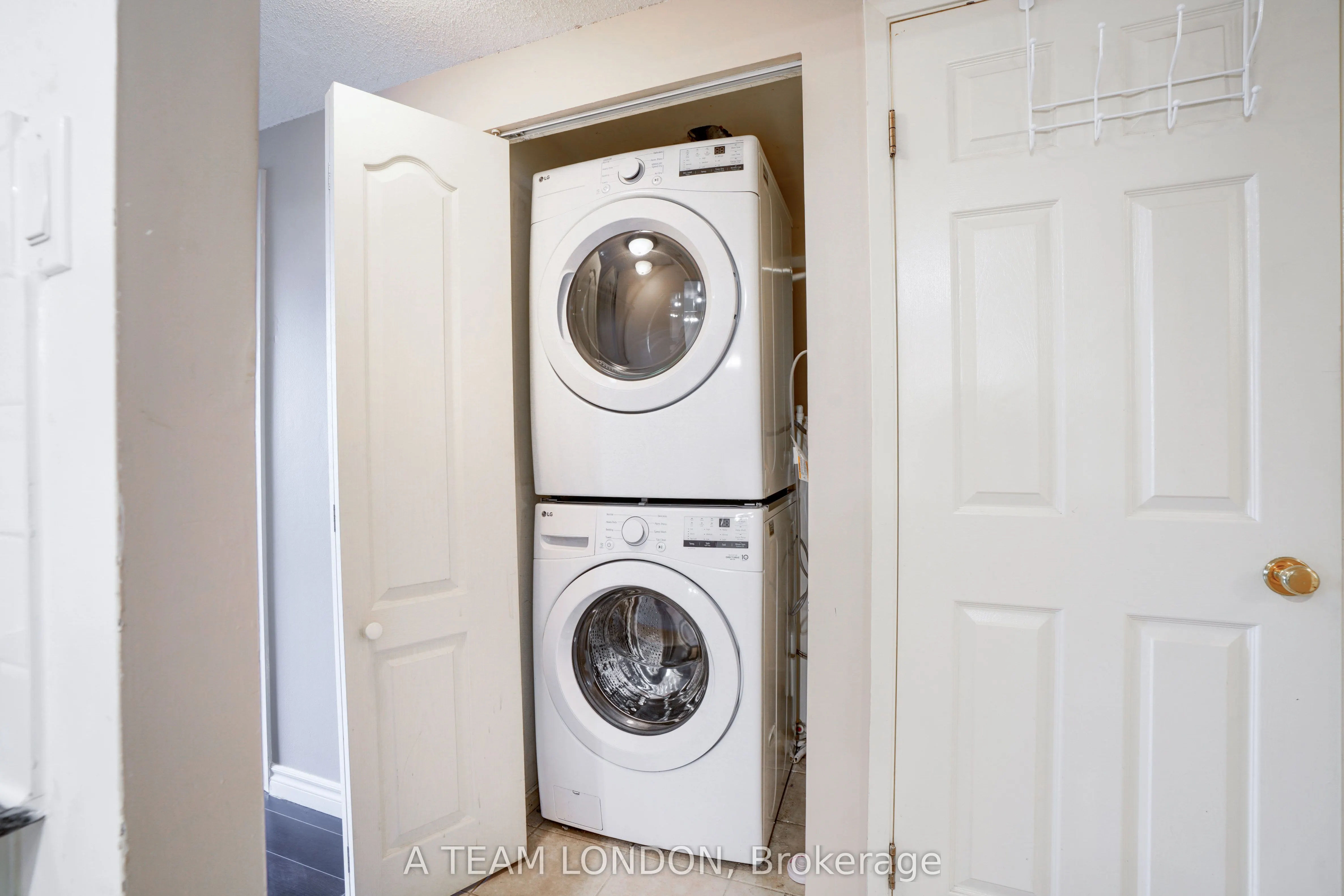 155 Kent Street, #407