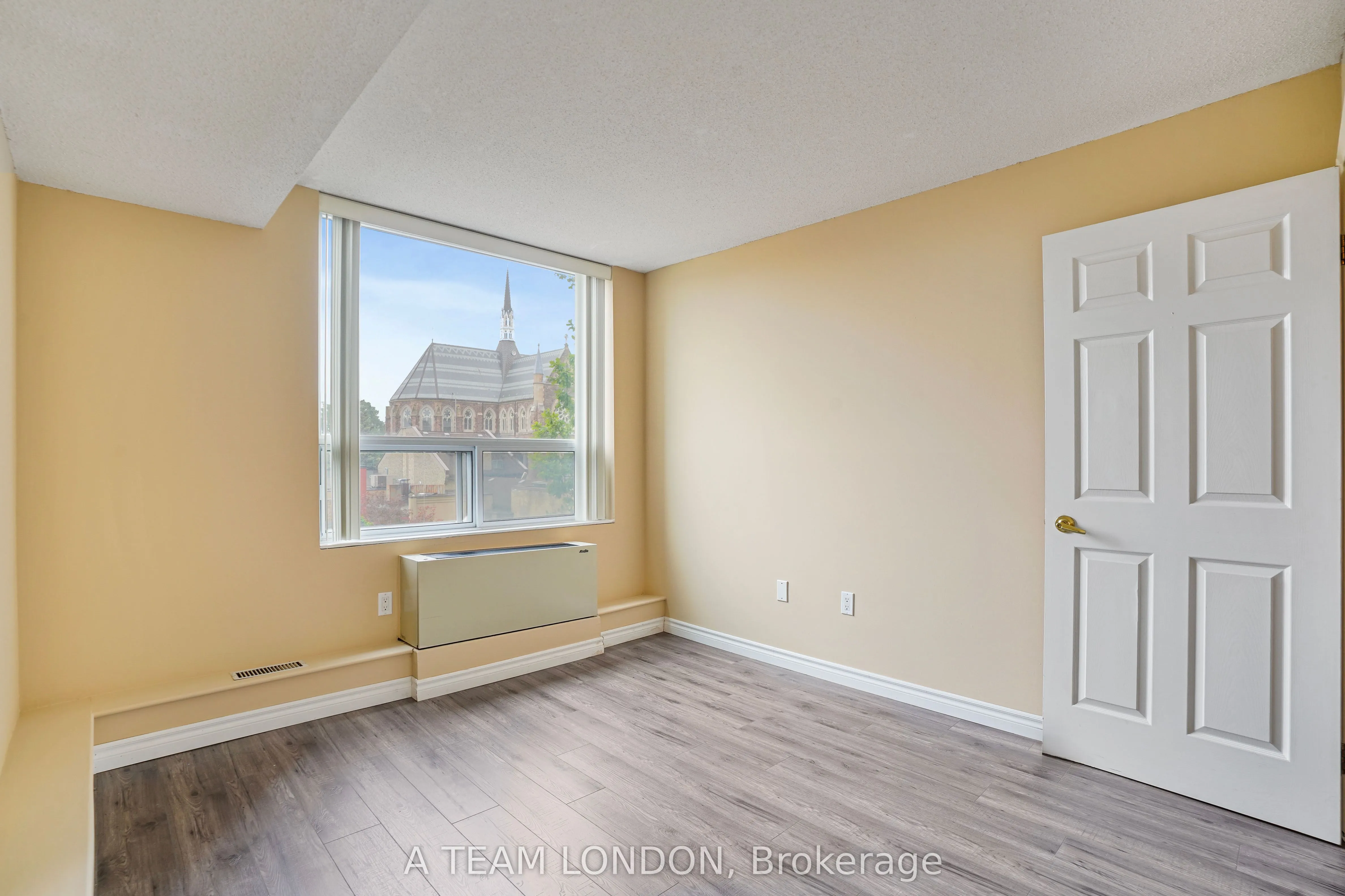 155 Kent Street, #407