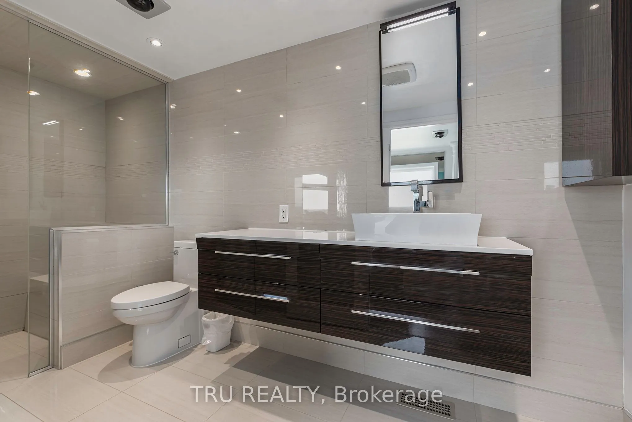 1915 REGIONAL ROAD 174 Highway