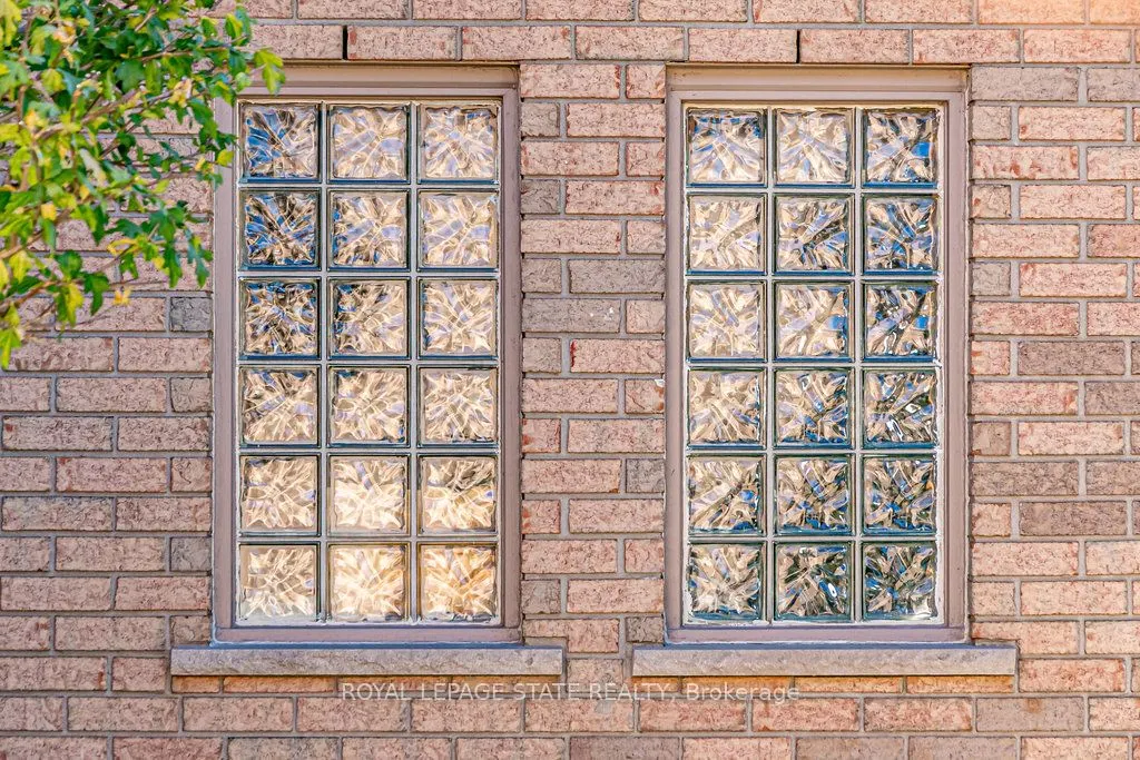 54 Falconridge Drive