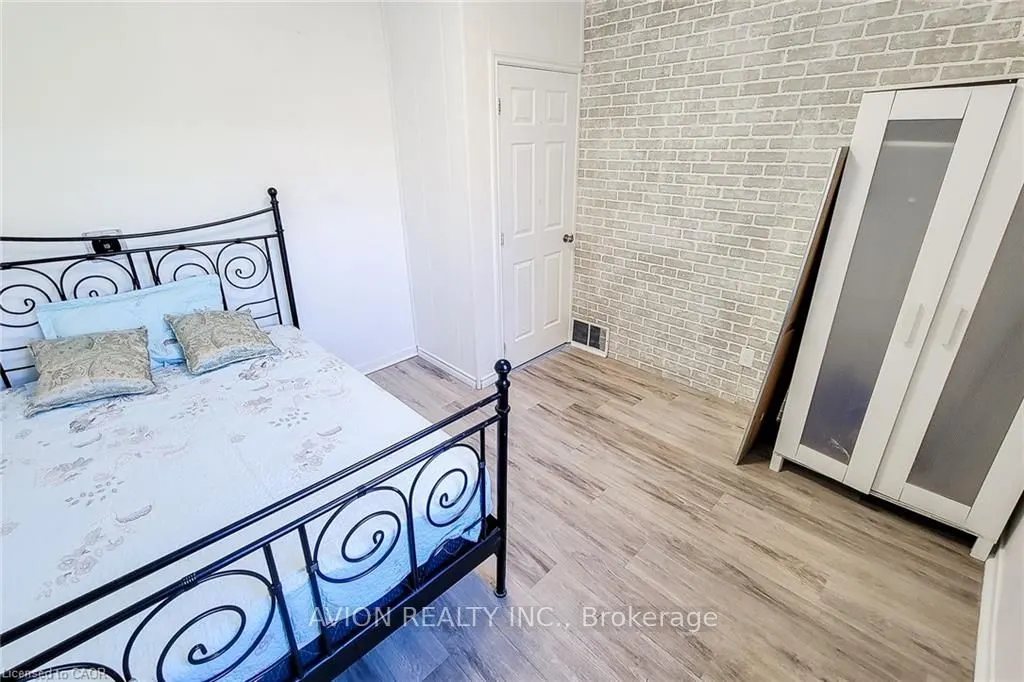 26 BARTON Street W, #1