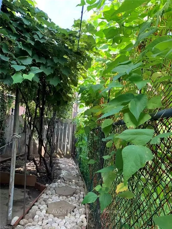 26 BARTON Street W, #2