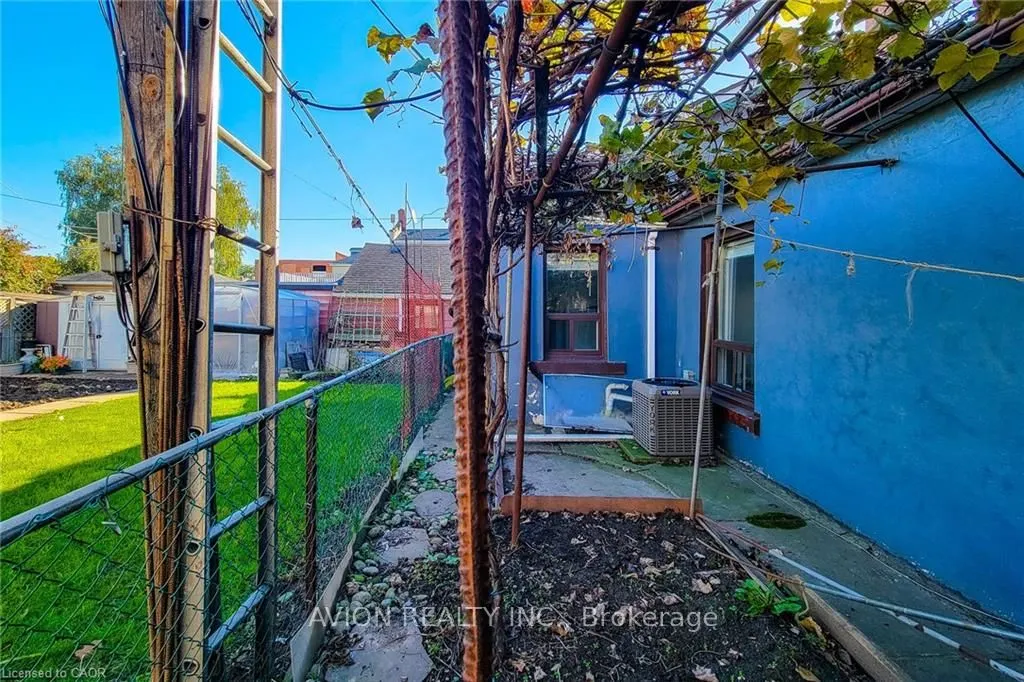 26 BARTON Street W, #2