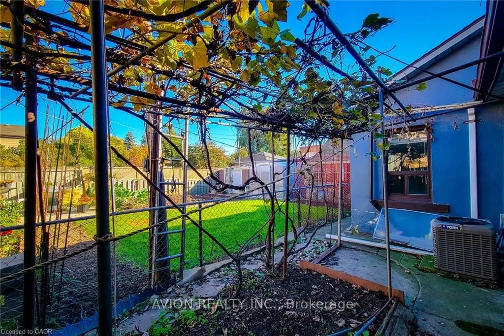 26 BARTON Street W, #2