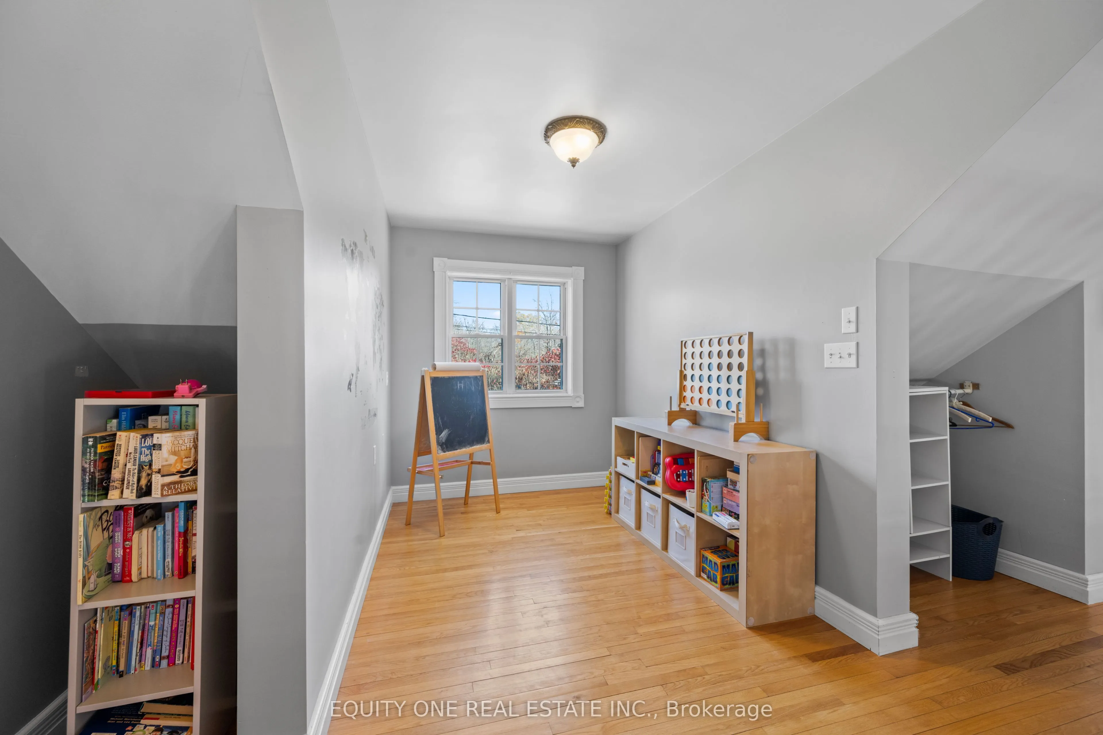 1099c Polar Bear Lane